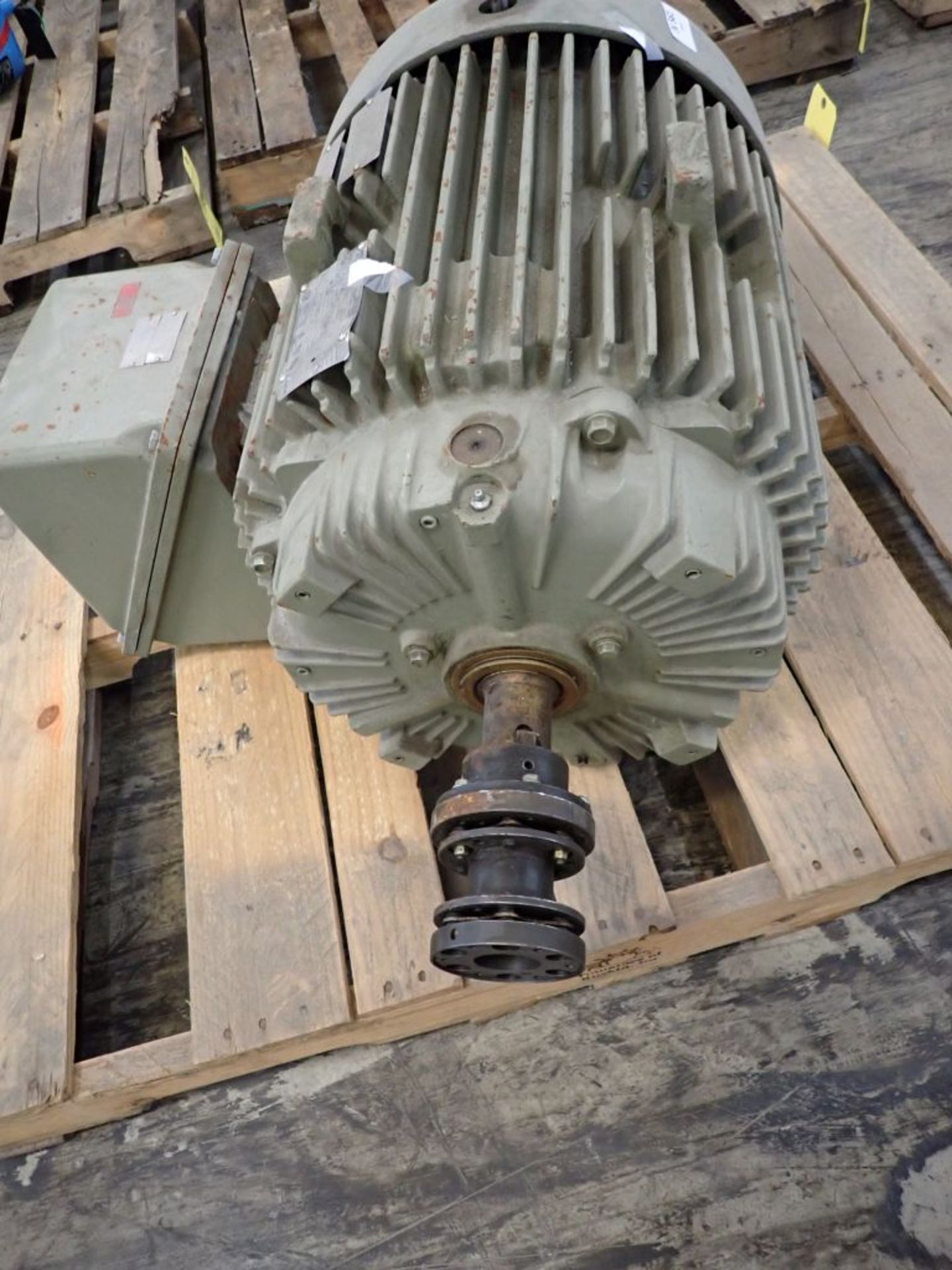 GE 40 HP Motor | Model No. 5KS324XAA1129; 40 HP; 460V; 3750 RPM; 3PH; Tag: 245558 - Image 4 of 5