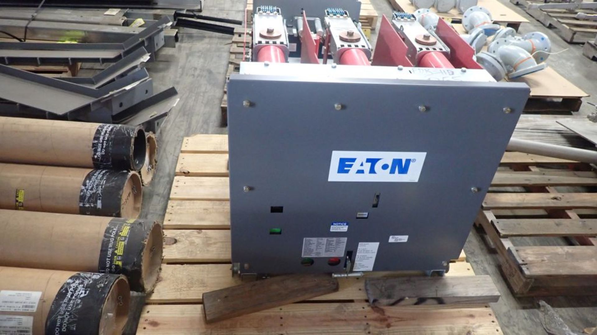 Eaton Breaker | Type: 50VCP-WC40; 4.76 KV RMS Max Voltage; 1.O Voltage Range Factor; 1200A RMS