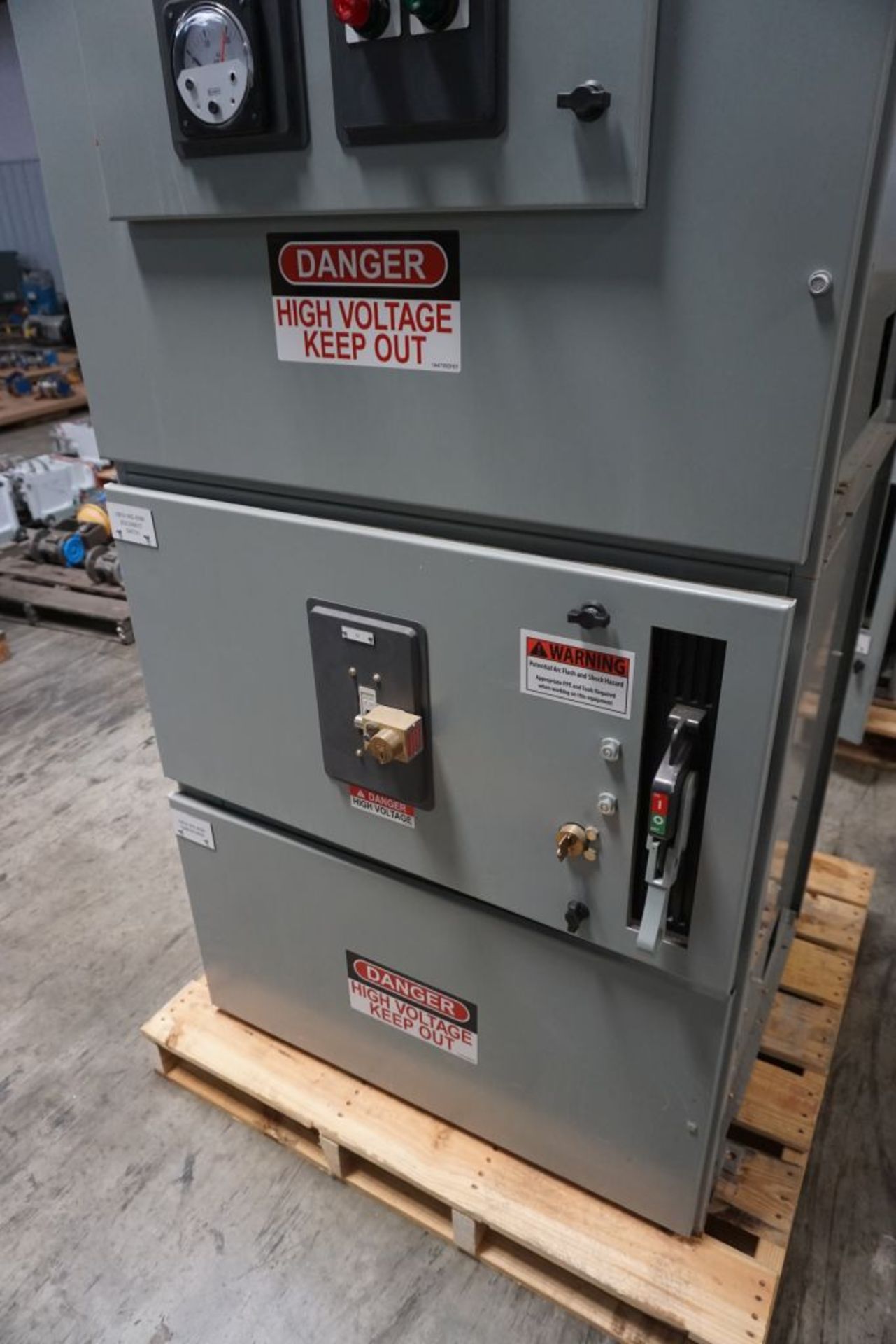 Eaton Ampgard Medium Voltage Control | 1-Section; Includes: FAB-HRG Compartment; 10 KVA HRG XFMR - Image 5 of 7