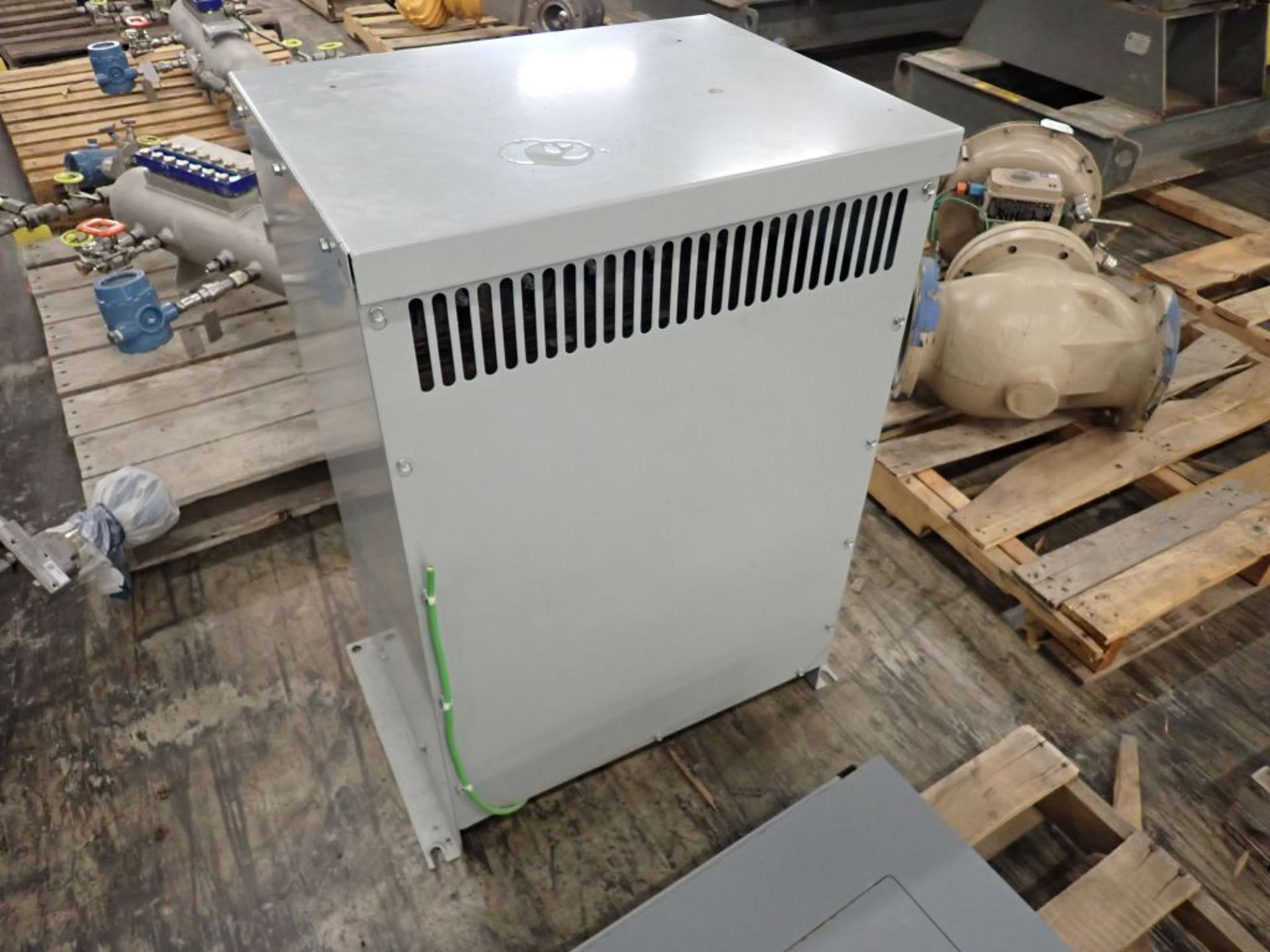 GE Transformer | Cat No. 9T10C1002G61; 30 KVA; 480V Primary Voltage; 208/120V Secondary Voltage; - Image 2 of 4