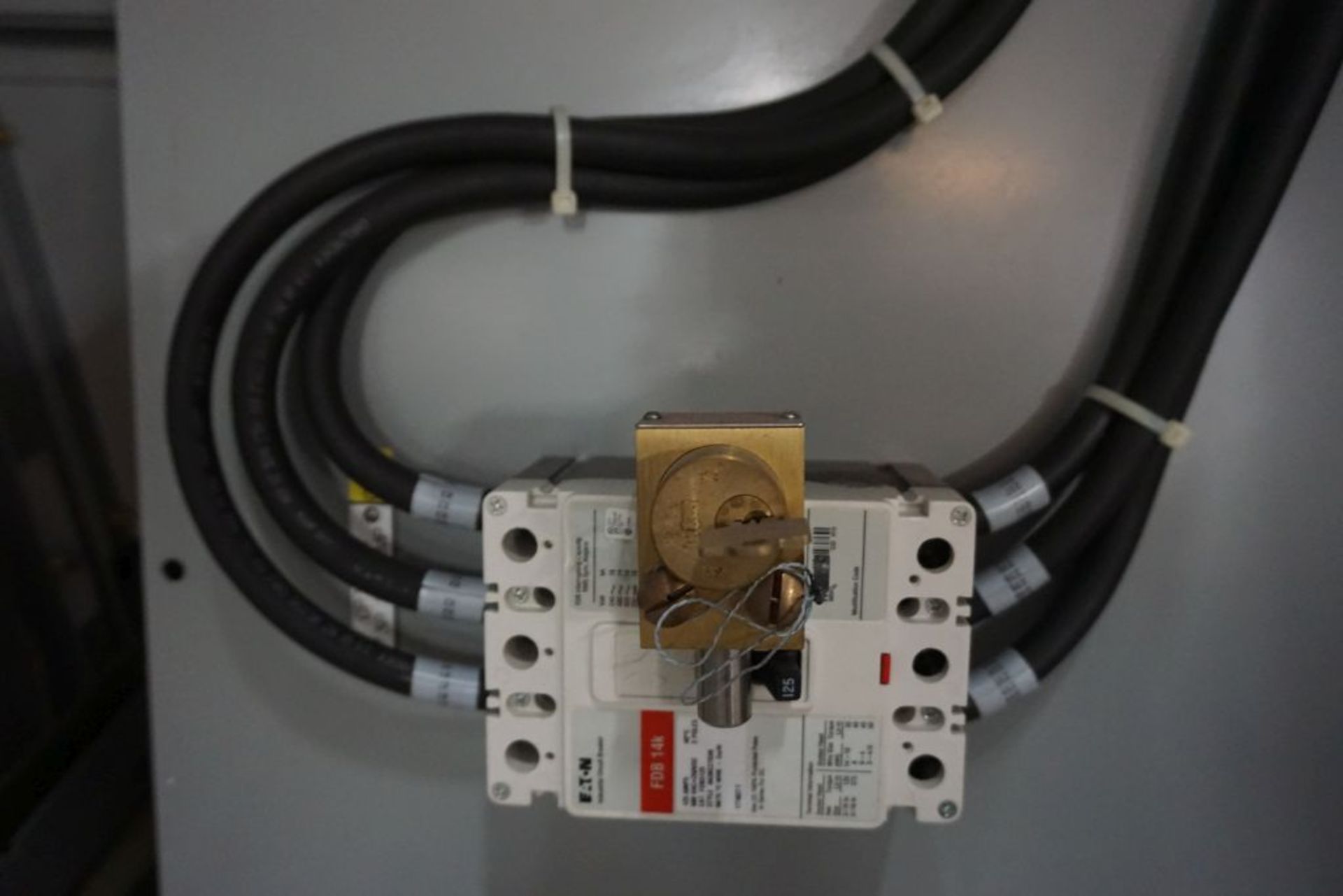 2017 Eaton Medium Voltage Switchgear Unit | Model No. 1C19501H06, 1-Section, Type: VCW, 2000 BUS, - Image 13 of 24