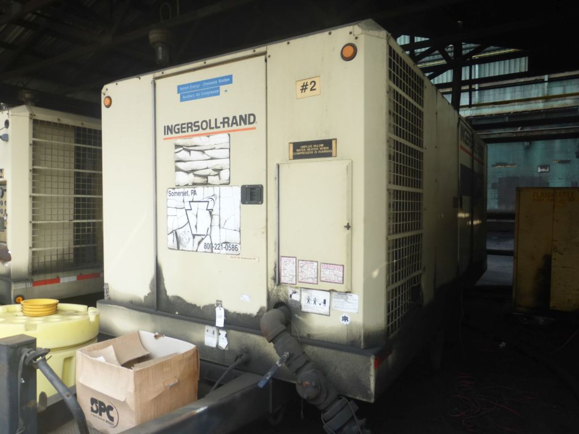 1998 Ingersoll Rand 1070 Towable Air Compressor | Model No. XHP-1070-W-CAT; Serial No. 293038UGI588; - Image 4 of 15