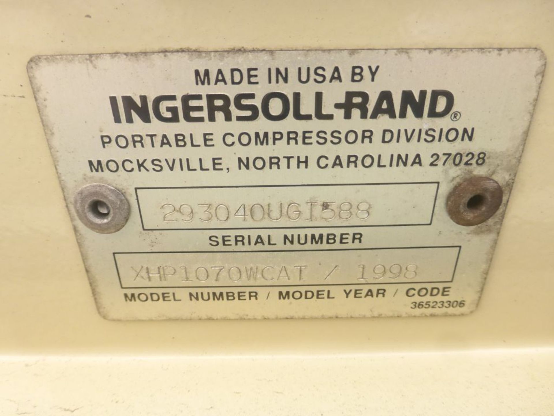 1998 Ingersoll Rand 1070 Towable Air Compressor | Model No. XHP-1070-W-CAT; Serial No. 293038UGI588; - Image 11 of 15