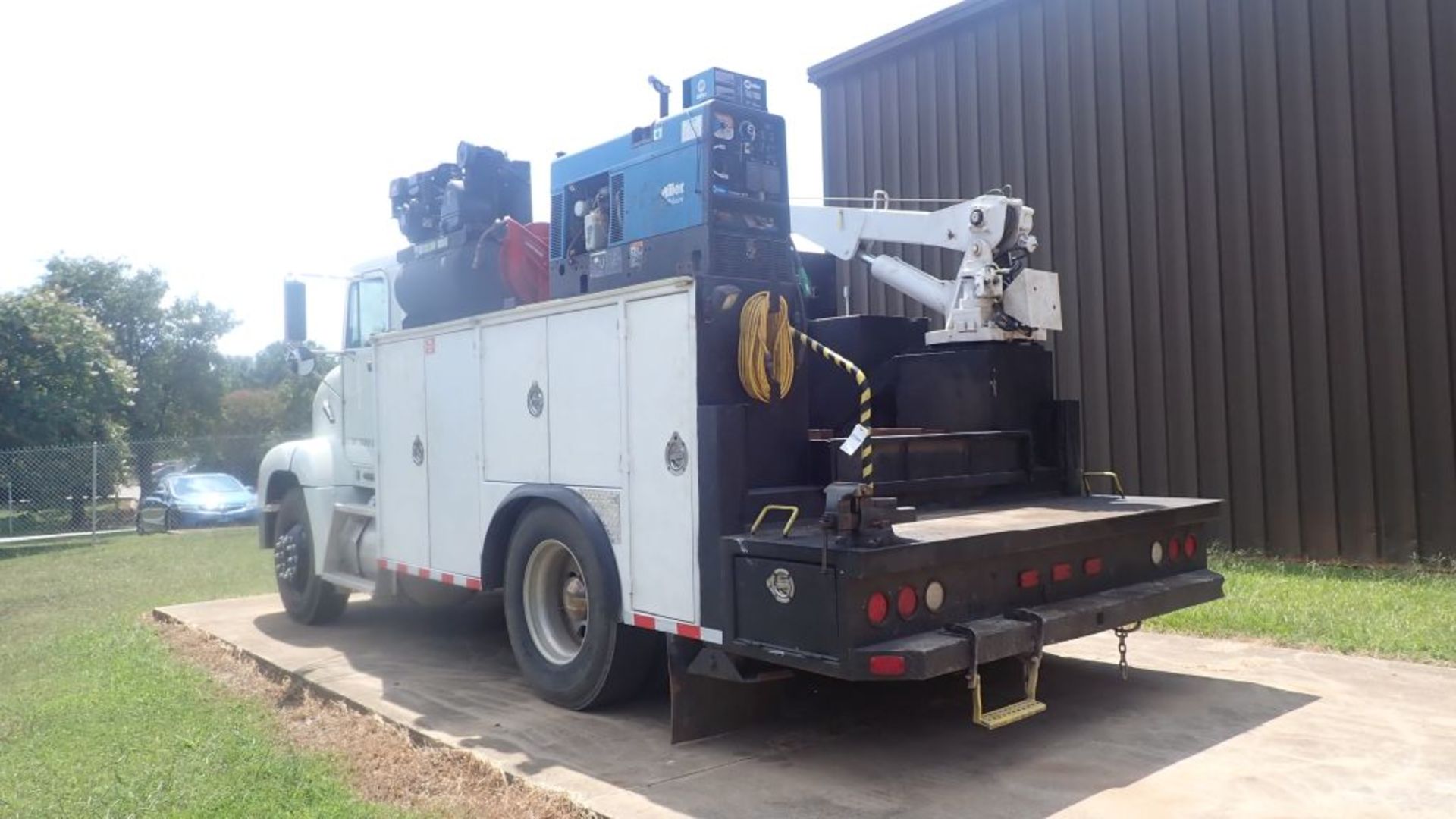 Freightliner Diesel Utility Truck w/Components - Image 4 of 37