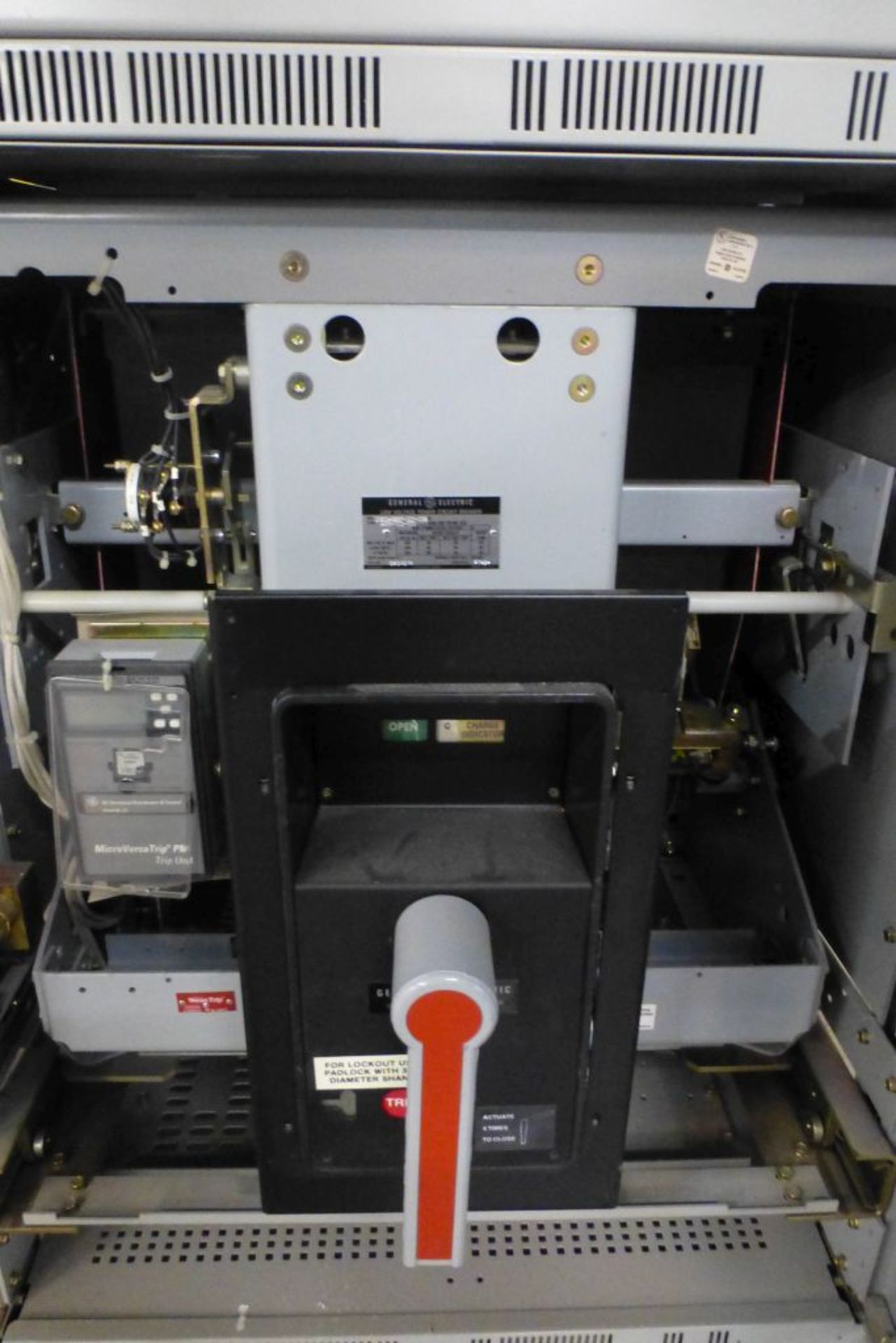 GE AKD-8 Switchgear - Image 35 of 54