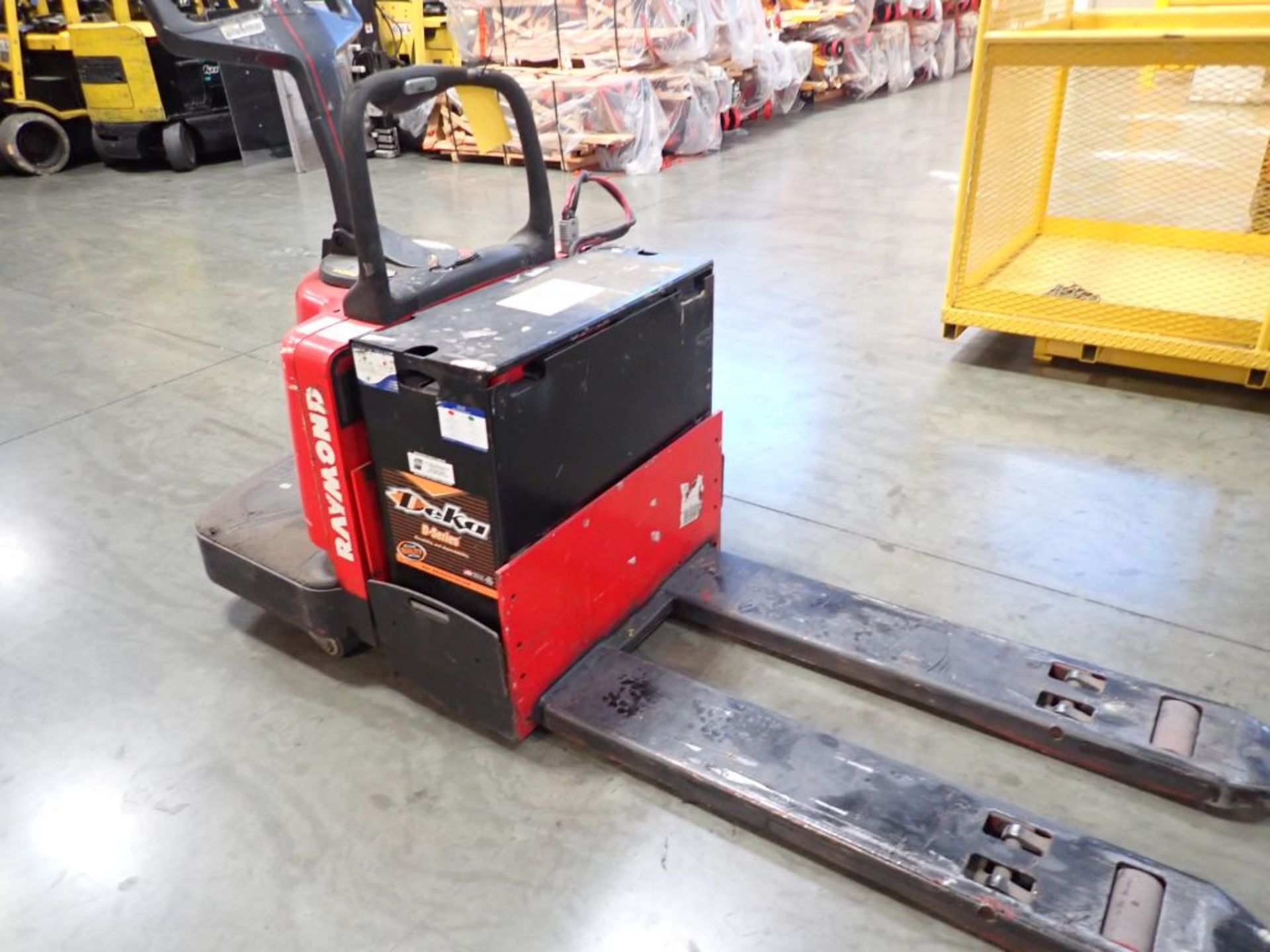 Raymond 24V Electric Pallet Jack - Image 4 of 5