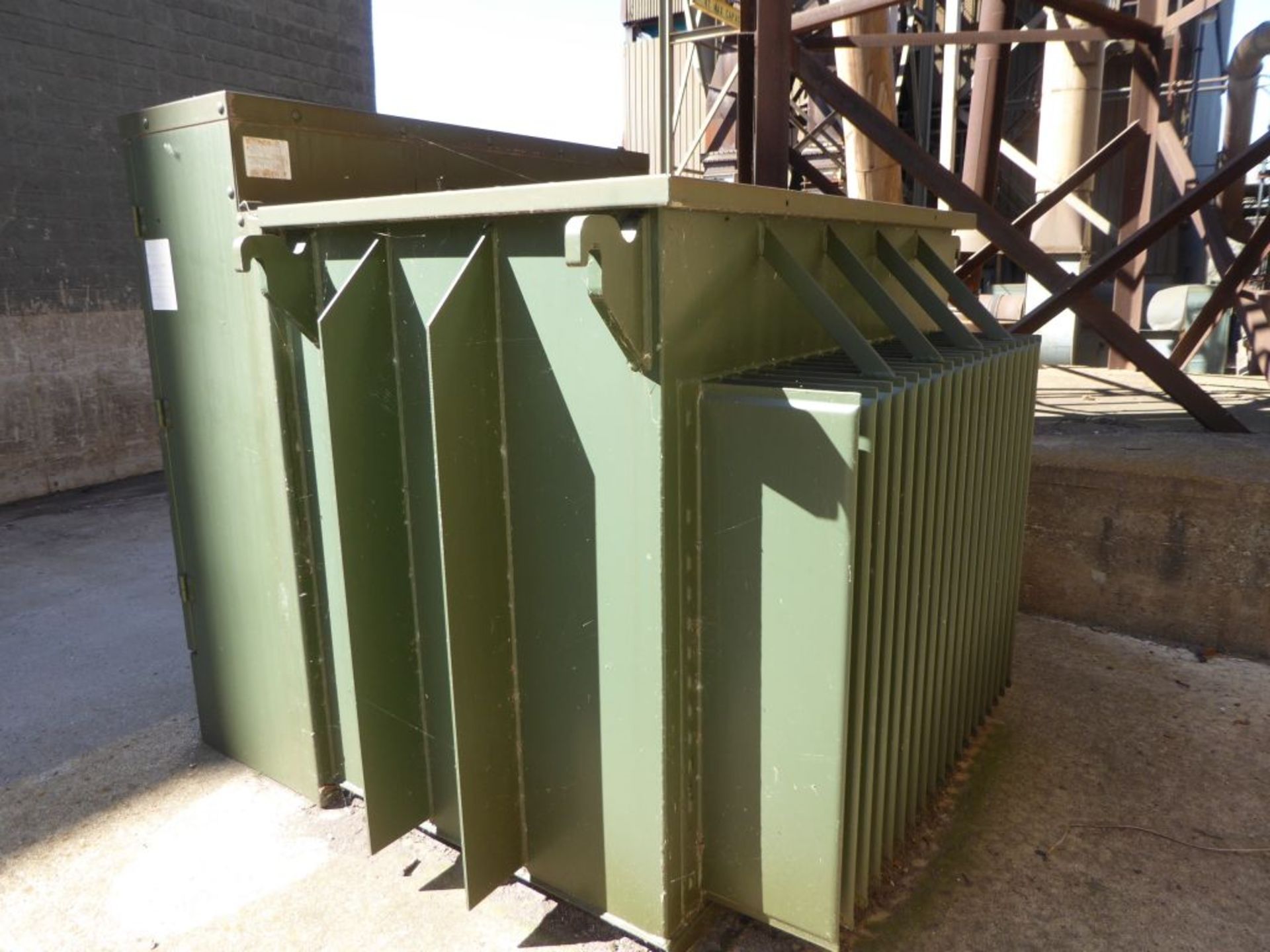 Cooper 667 KVA Padmount Transformer - Image 4 of 10