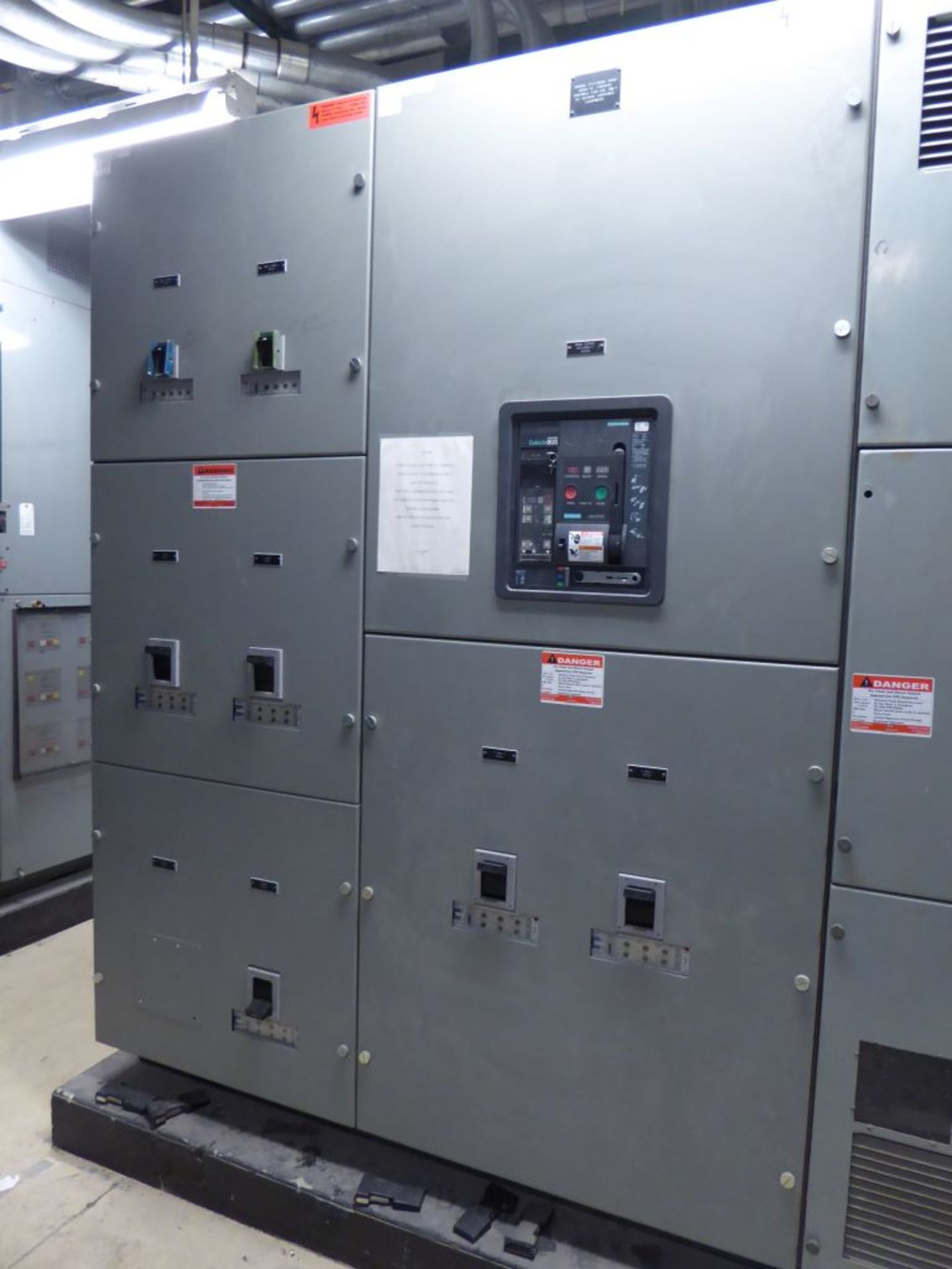 Siemens 3000A Switchgear - Image 2 of 16