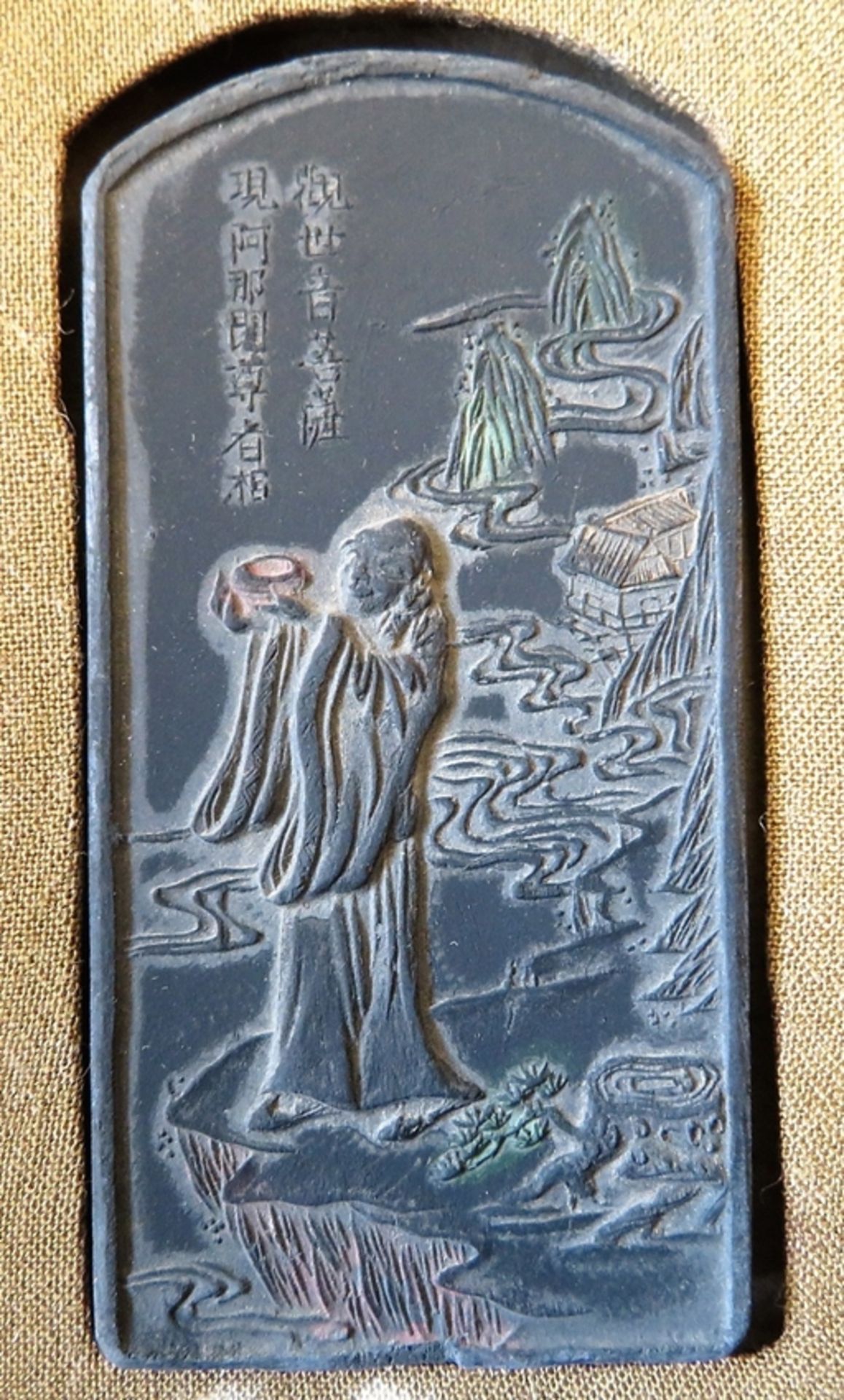 Kassette mit 10 Siegeln, China, um 1900, Ton mit Reliefdarstellungen, ca. 11 x 4 x 1,1 cm. - Bild 2 aus 2