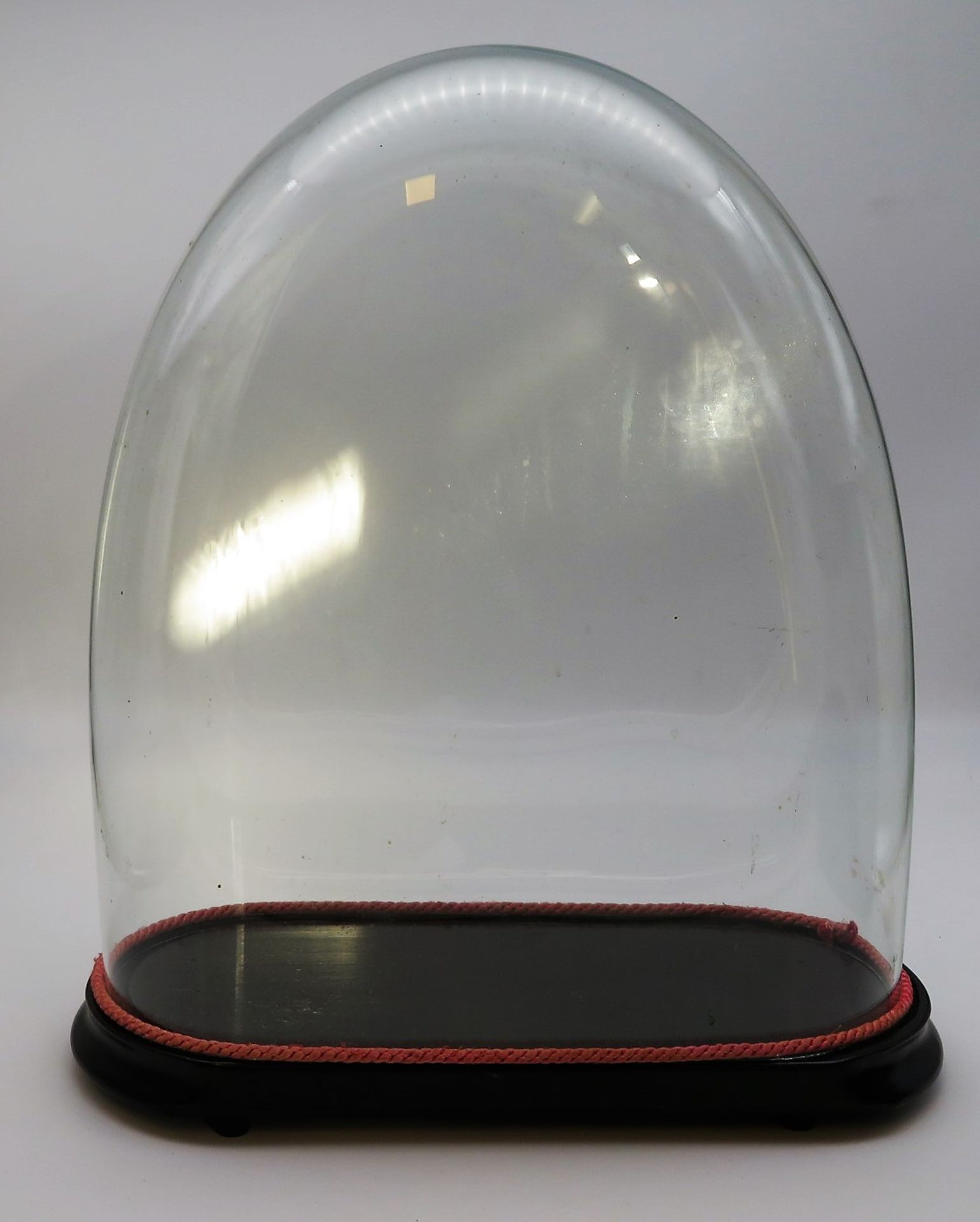 Glasstulpe, 19. Jahrhundert, auf Holzsockel, 45 x 37 x 16 cm.