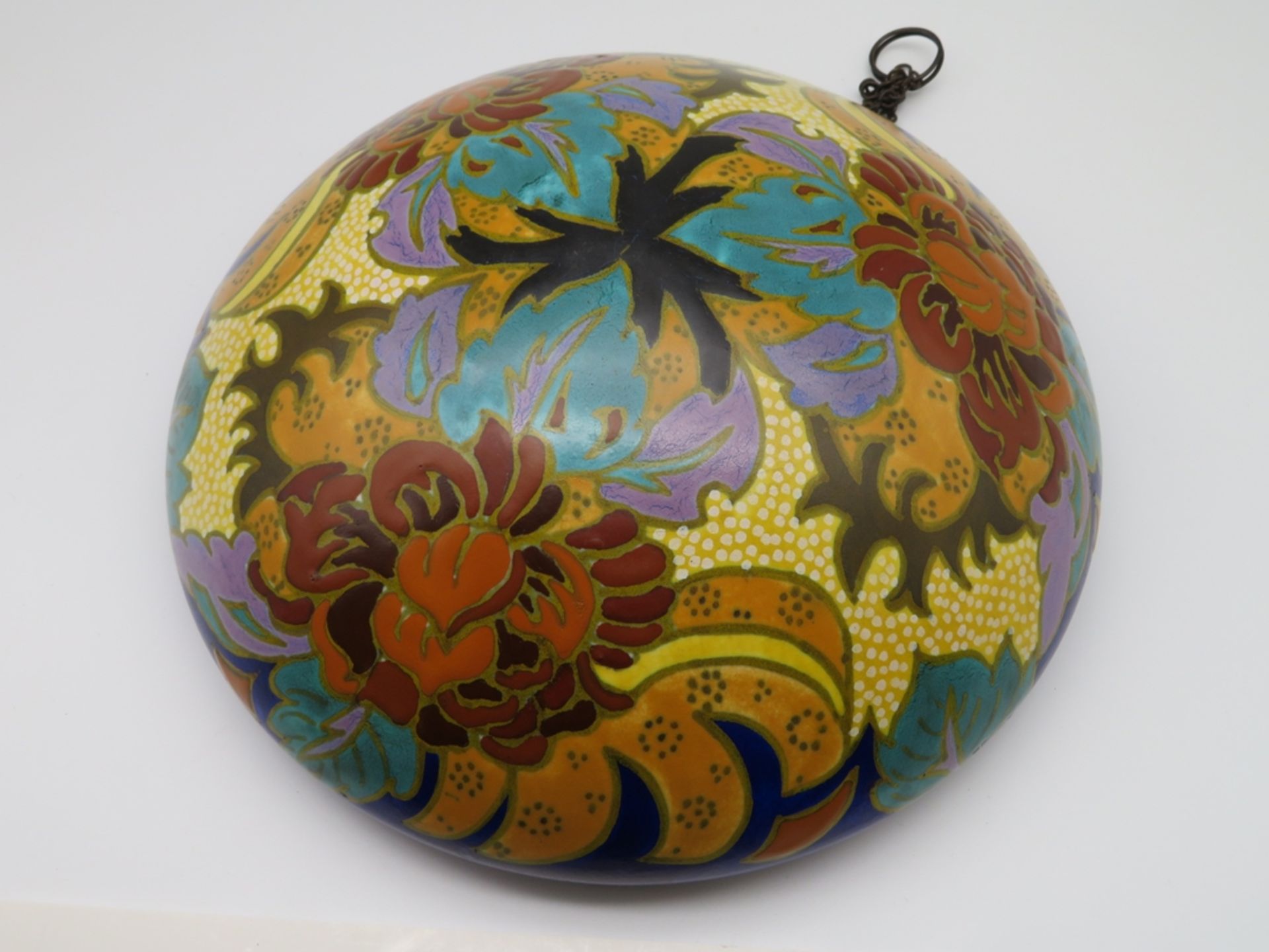 Pflanzenampel, Gouda, Jugendstil, um 1900, Fayence mit polychromer Bemalung, gem., h 12 cm, d 31 cm - Bild 2 aus 2