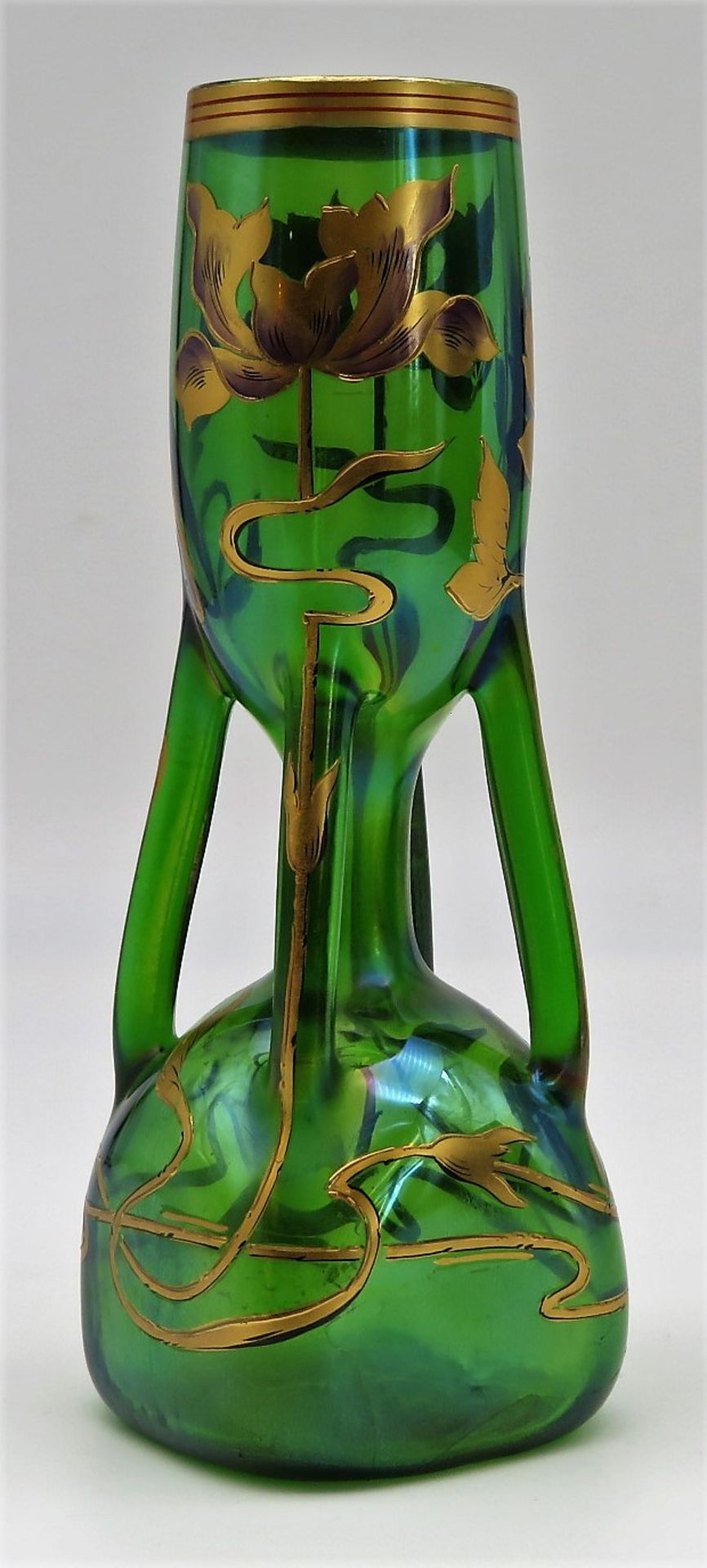 Vase, Jugendstil, um 1900, Grün eingefärbtes Glas, stark irisierend, feine, umlaufende Goldblütenbe - Bild 2 aus 2