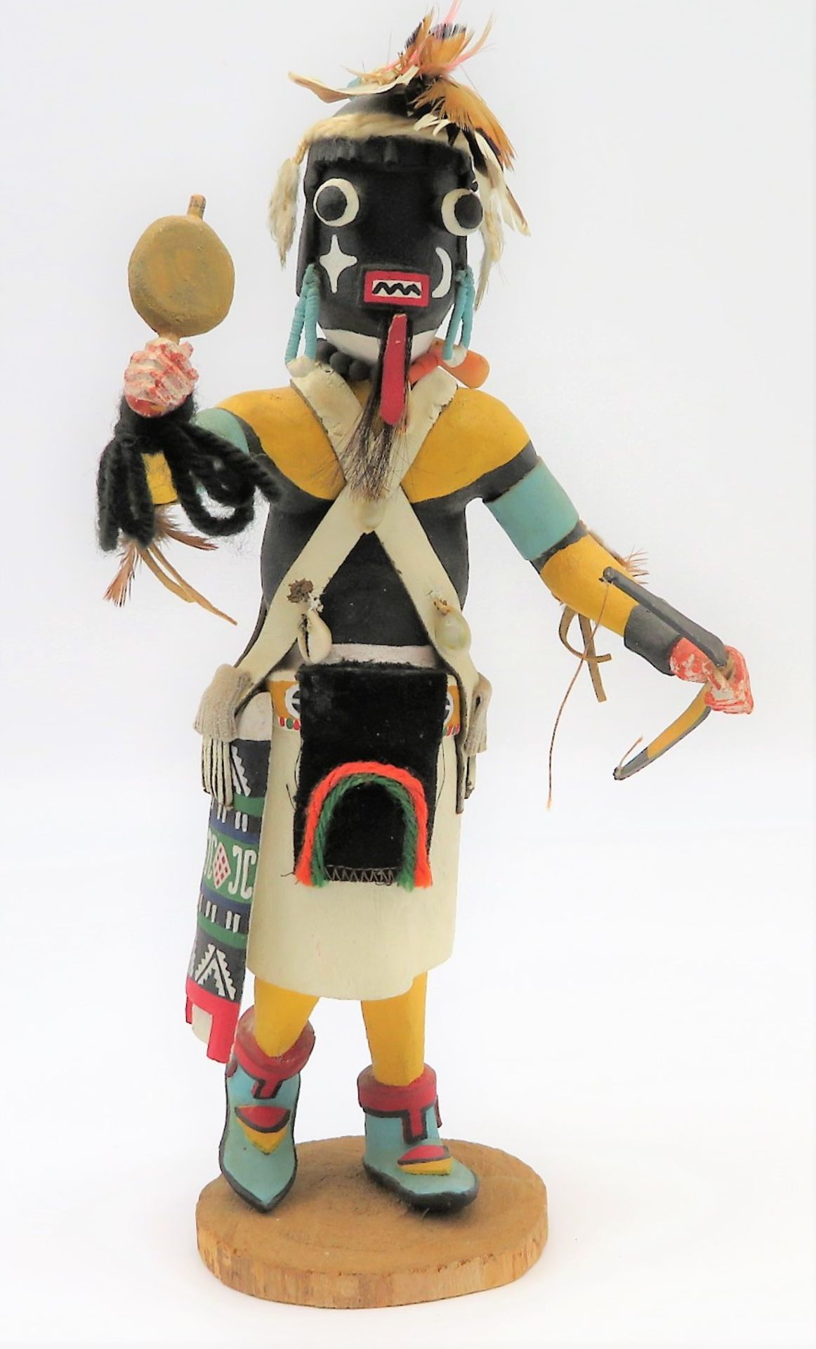 Alte Kachina-Figur der Hopi-Indianer, Amerika, Holz geschnitzt, farbig gefasst, viele Verzierungen,