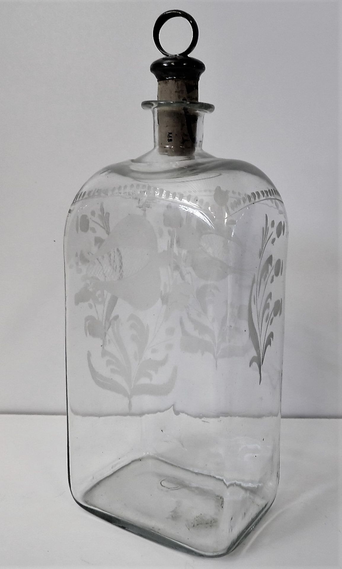 Flasche, 18. Jahrhundert, farbloses Glas mit feinem Blütenschliff, Korkstopfen mit Silbermontur, 23