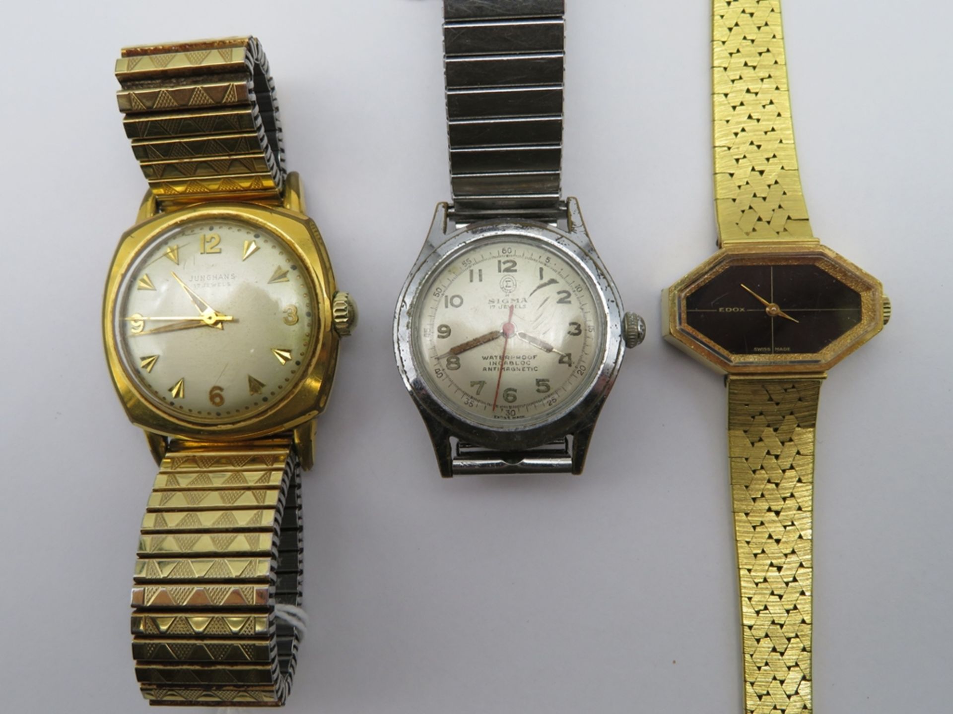 3 Vintage Armbanduhren, Junghans, Sigma und Edox, Handaufzug, intakt, d 3,5/3,5/3 cm.