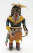 Alte Kachina-Figur der Hopi-Indianer, Amerika, Holz geschnitzt, farbig gefasst, viele Verzierungen,
