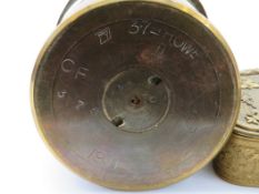 Tabakstopf gefertigt aus einer Kanonenhülse, dat. 1941, Messing, h 13 cm, d 11 cm.