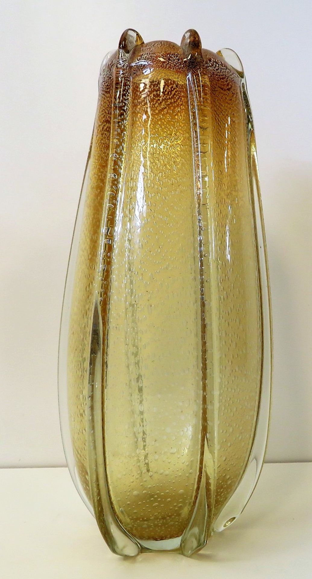 Designer Vase, Murano, 1960/70er Jahre, bernsteinfarbenes Glas mit eingeschmolzenen Luftblasen, dic