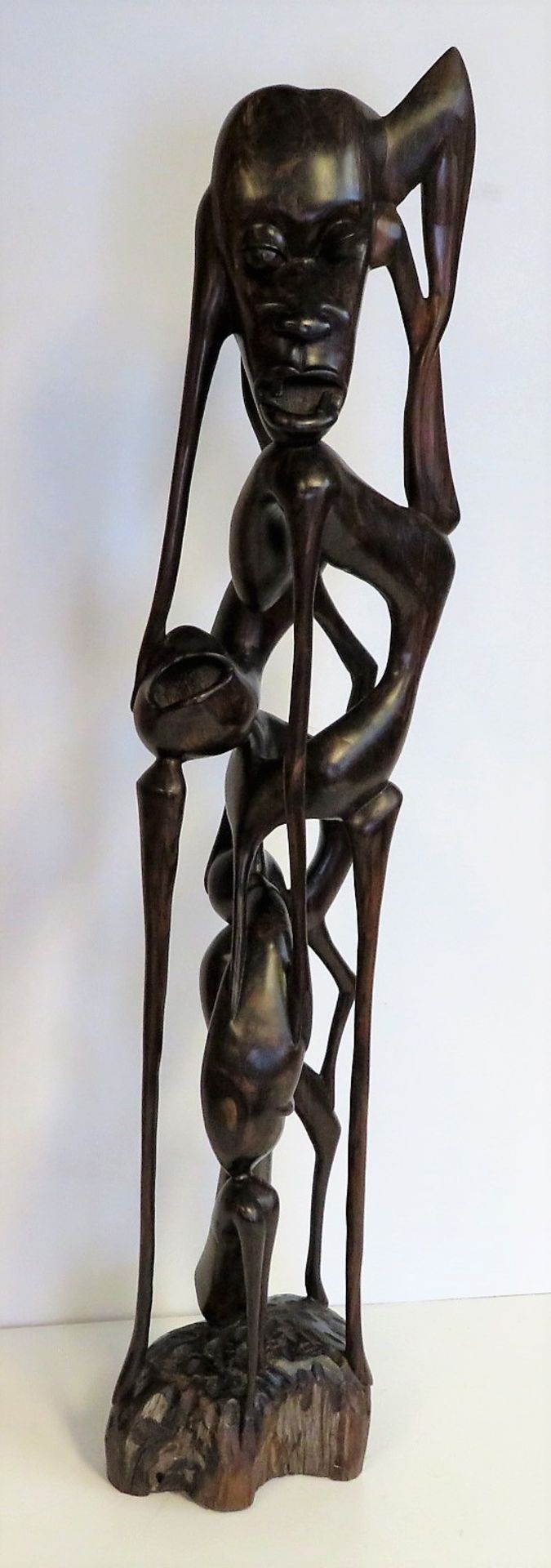 Ahnenfigur, Afrika, Makonde, Ebenholz geschnitzt, 89 x 21 x 15 cm.