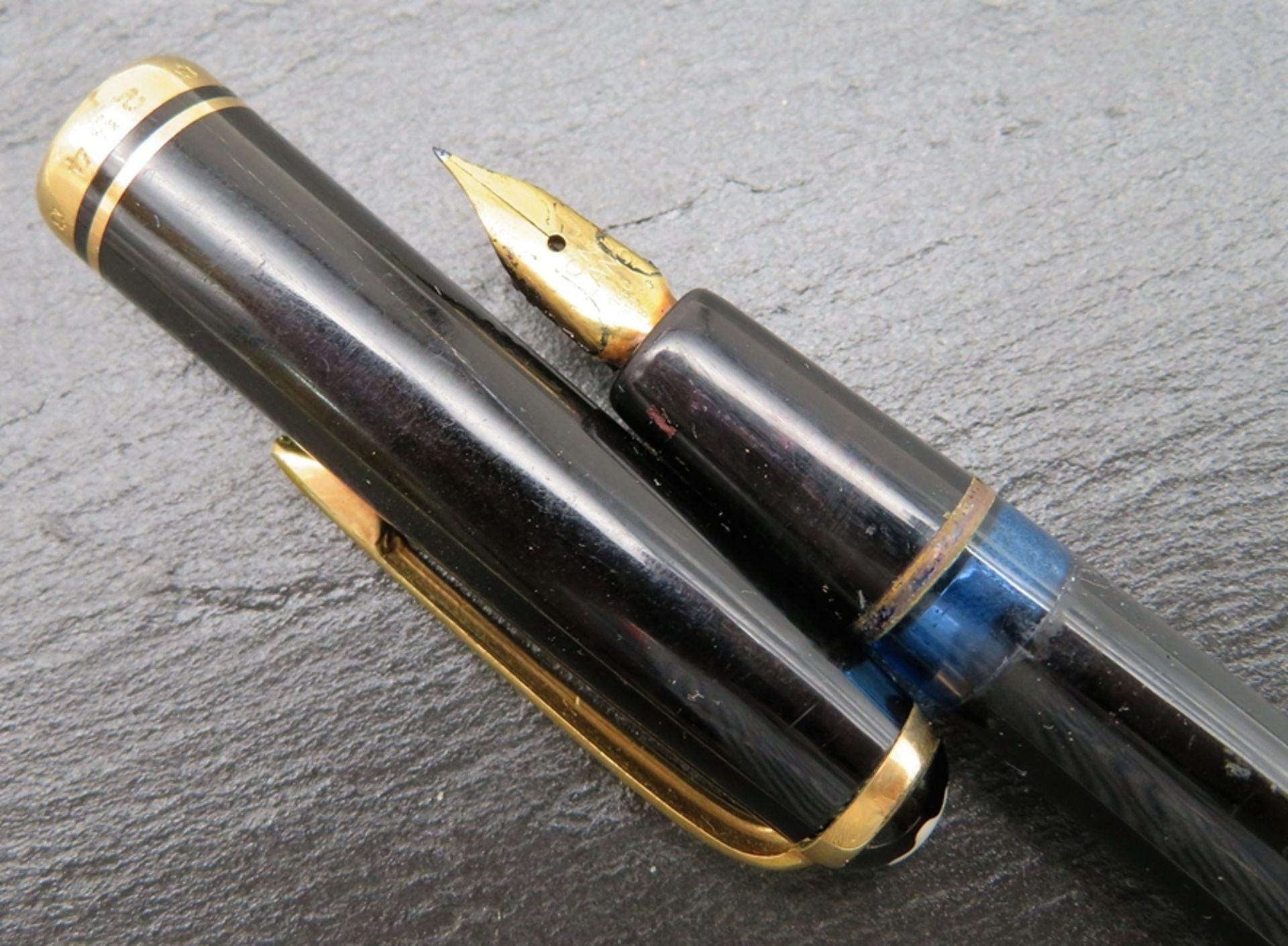 Vintage Füllfederhalter, Montblanc, Nr. 254, Feder 585er Gelbgold, gepunzt, l 13 cm. - Bild 2 aus 2