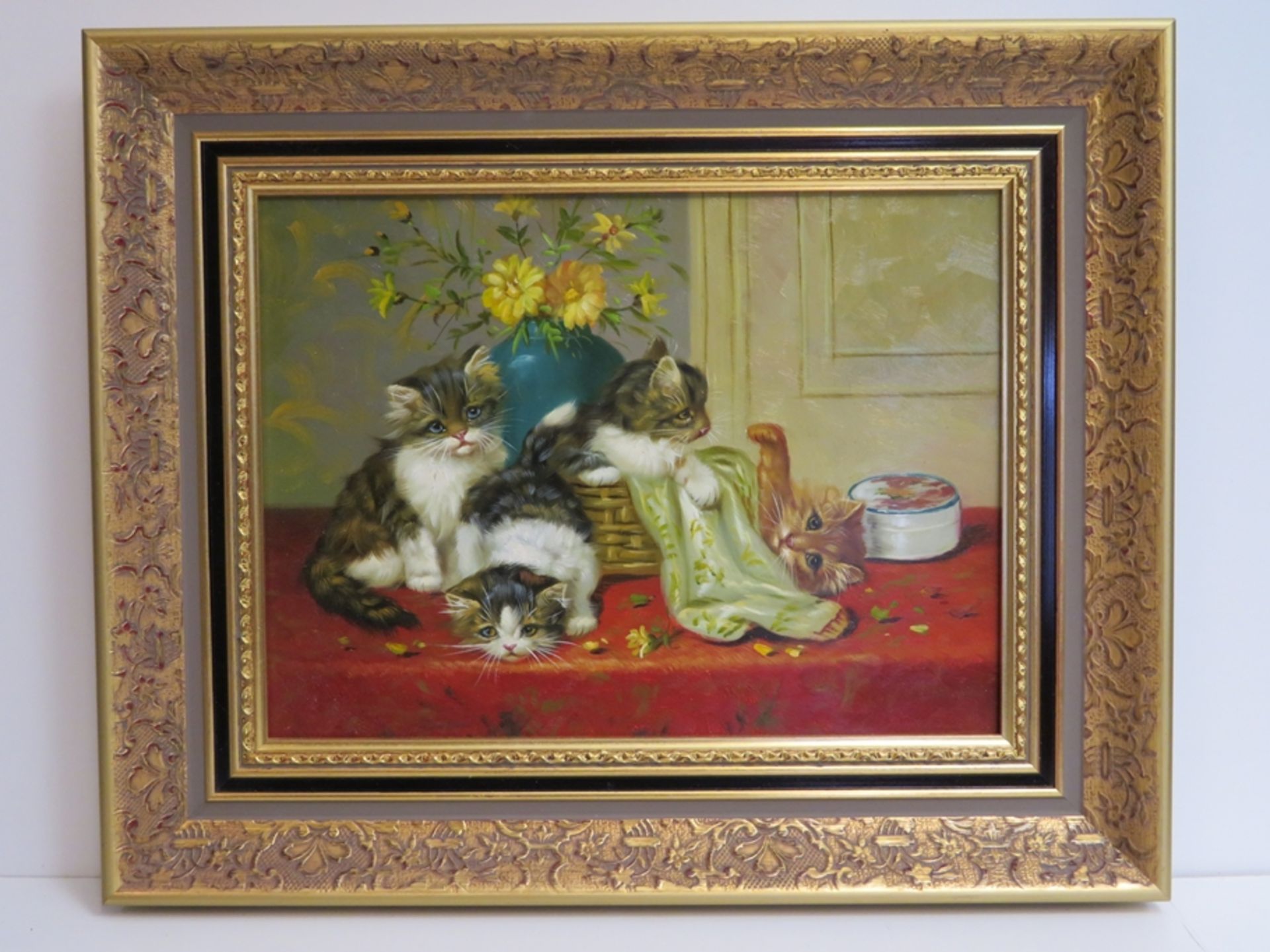 Unbekannt, "Drei spielende Kätzchen", Öl/Holz, 30,5 x 40 cm, vergoldeter Stuckrahmen [44 x 54 cm] - Bild 2 aus 2