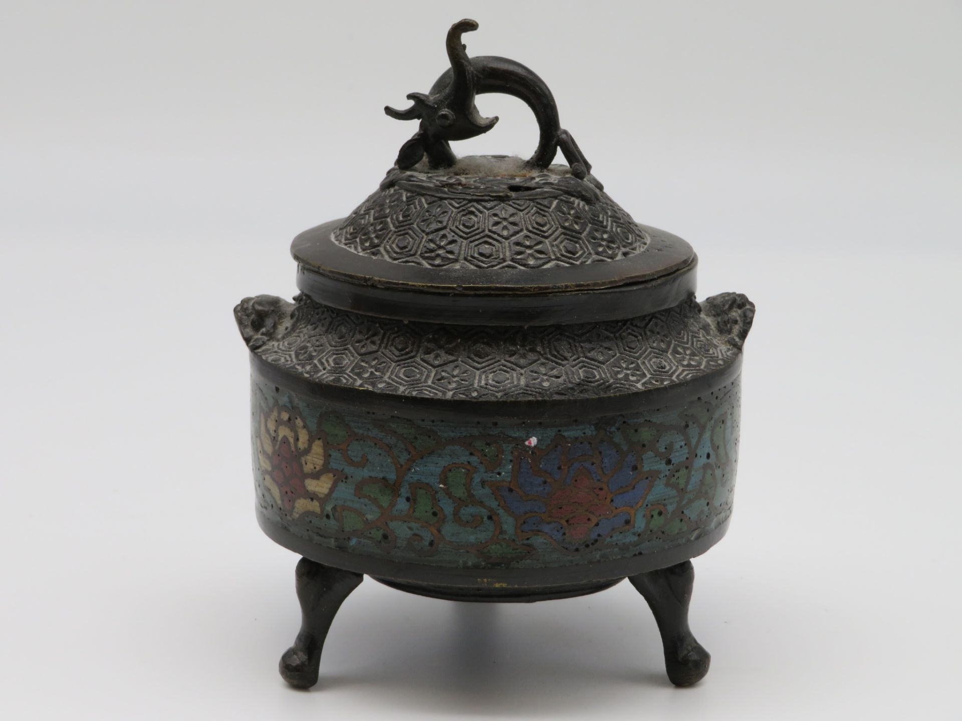 Räuchergefäß, sog. "Koro", China, um 1900, Bronze mit farbigem Cloisonné, h 13 cm, d 11 cm.
