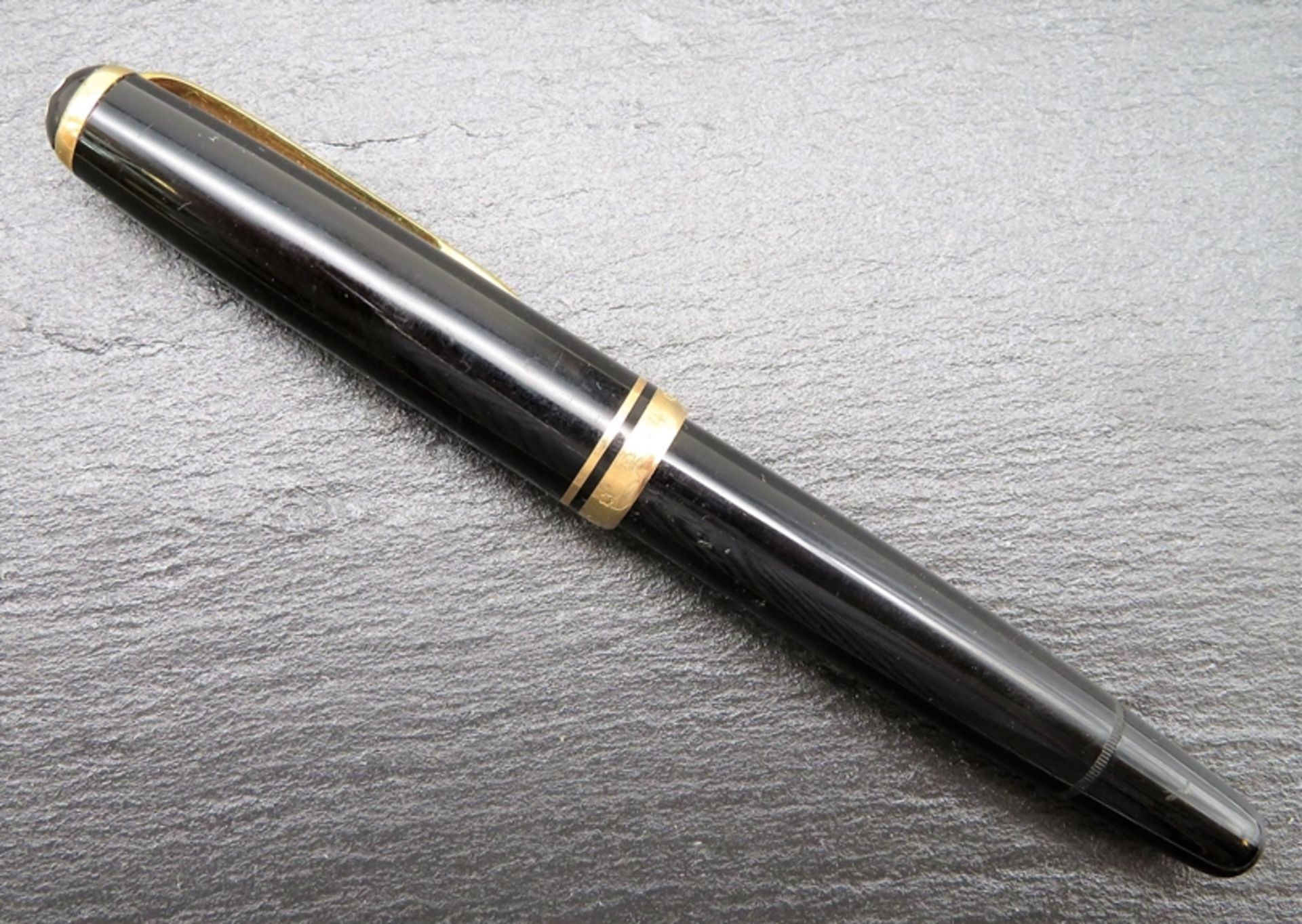 Vintage Füllfederhalter, Montblanc, Nr. 254, Feder 585er Gelbgold, gepunzt, l 13 cm.