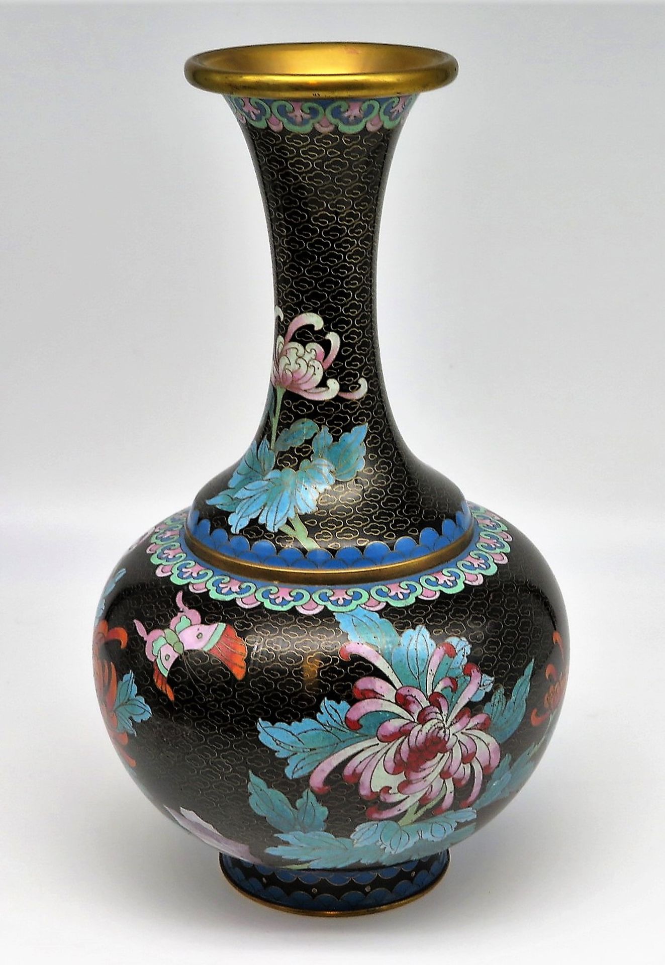 Cloisonné Vase, Japan, farbiger Zellenschmelz, Loch im Boden (für eventuelle Elektrifizierung), h 3 - Image 2 of 2