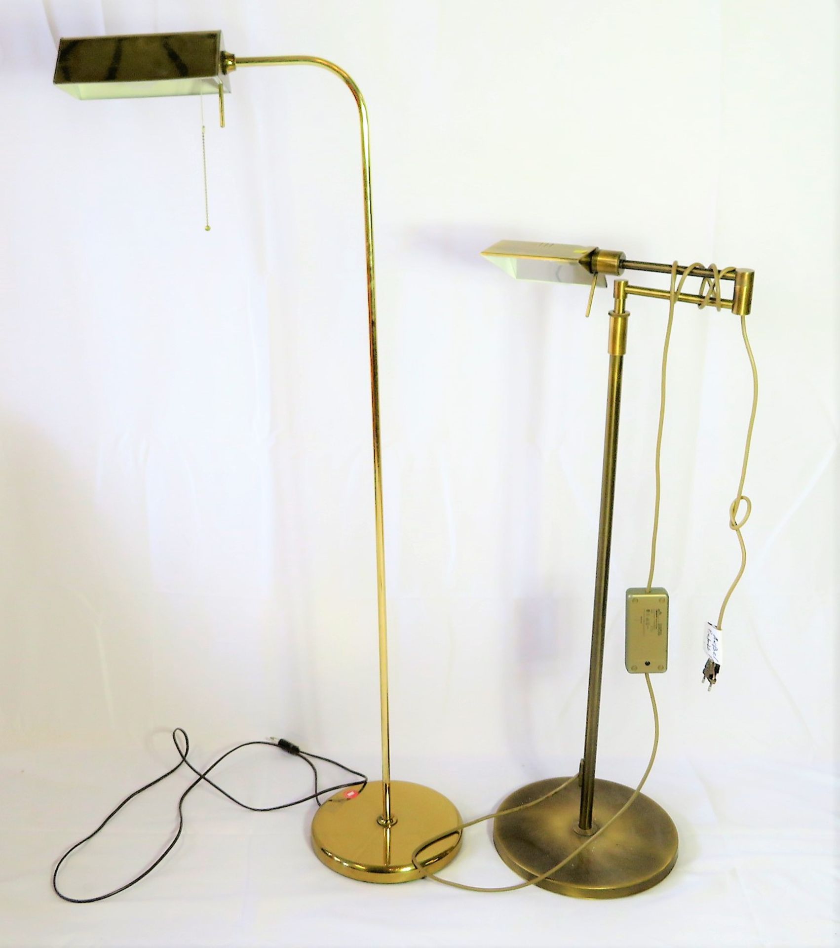 2 Vintage Stehlampen, 1970/80er Jahre, Messing, 1 x Stecker defekt, h 122/129 cm.