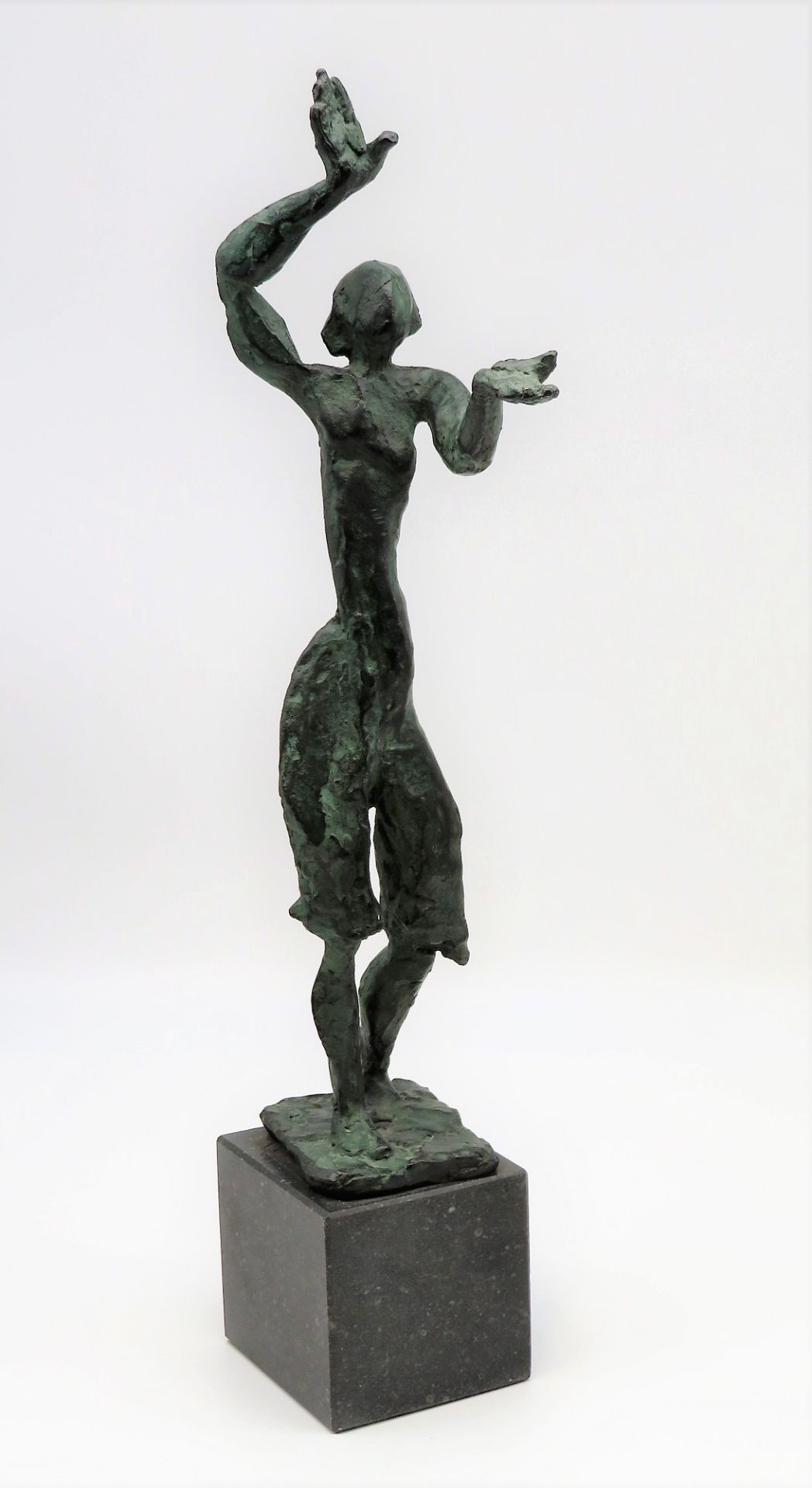 Unbekannt, Mitte 20. Jahrhundert, "Gestikulierender", Bronze patiniert, Marmorsockel, 50 x 9 x 10 c