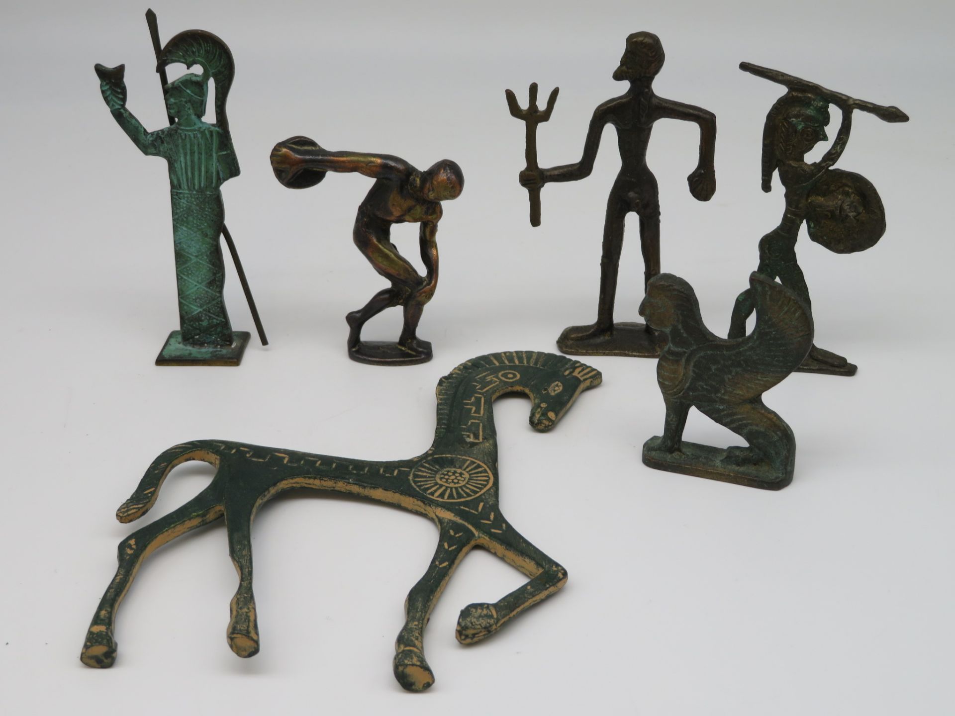 6 Figuren, Griechenland, Bronze, h 9 bis 19 cm.