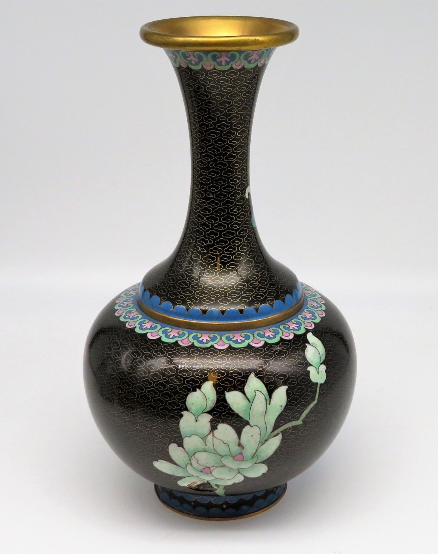 Cloisonné Vase, Japan, farbiger Zellenschmelz, Loch im Boden (für eventuelle Elektrifizierung), h 3