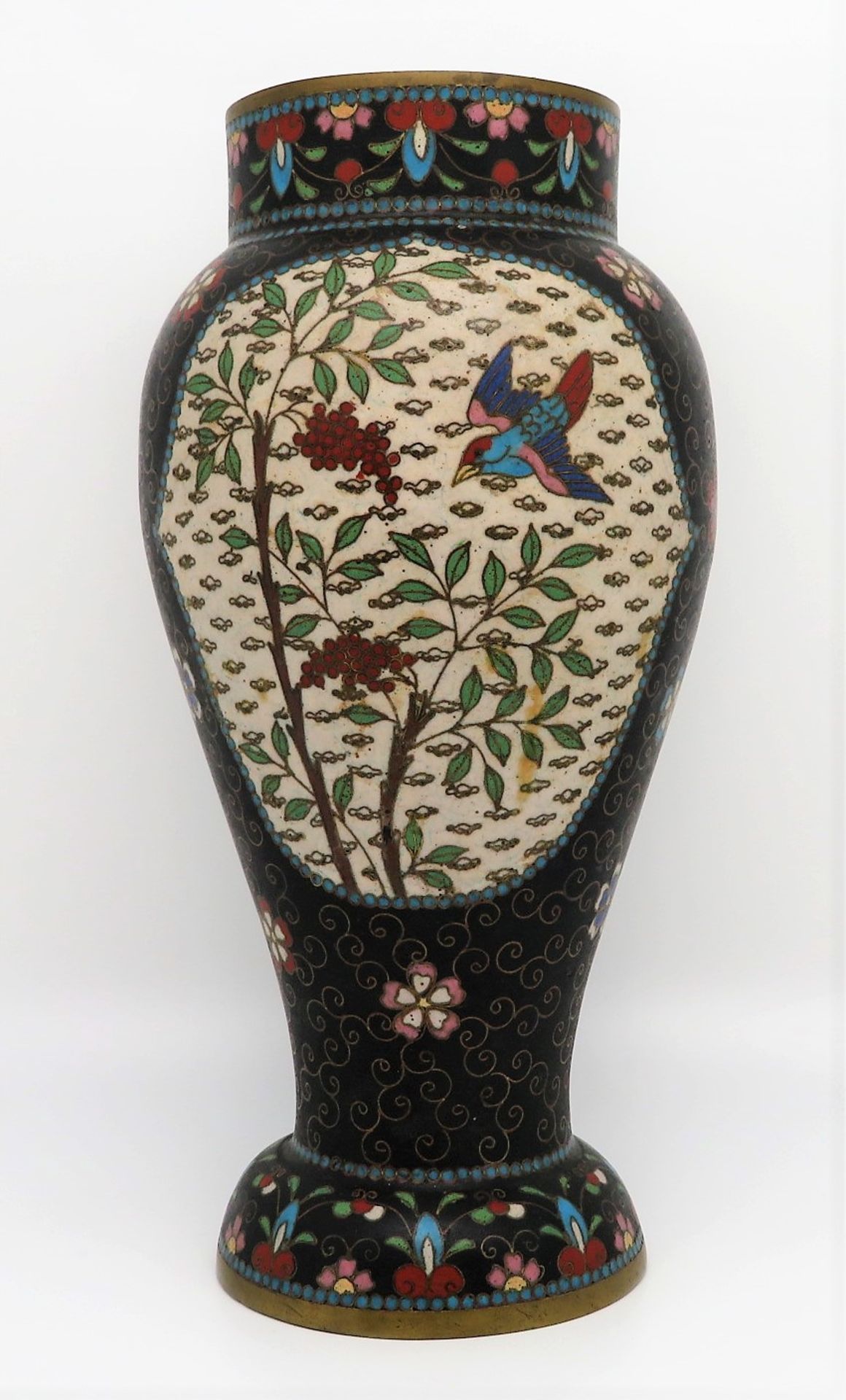 Cloisonné Vase, Japan, um 1900, farbiger Zellenschmelz, h 20 cm, d 10 cm. - Image 2 of 2