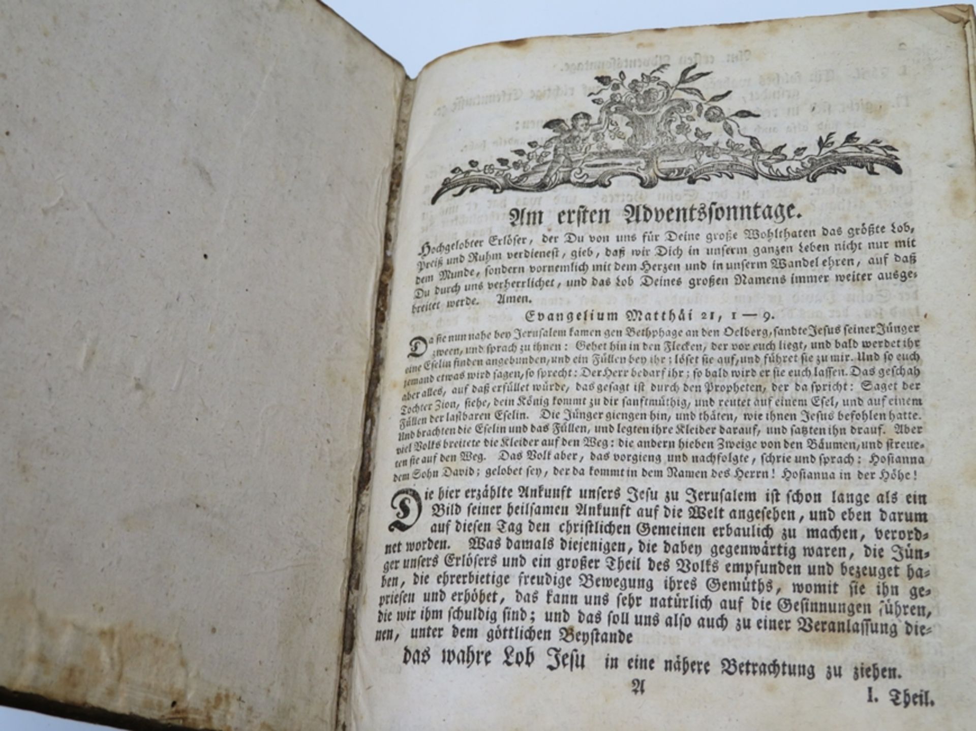Bibel, 1798, gem. "GD", geprägter Schweinsledereiband, 22 x 19 x 4,5 cm. - Bild 2 aus 2