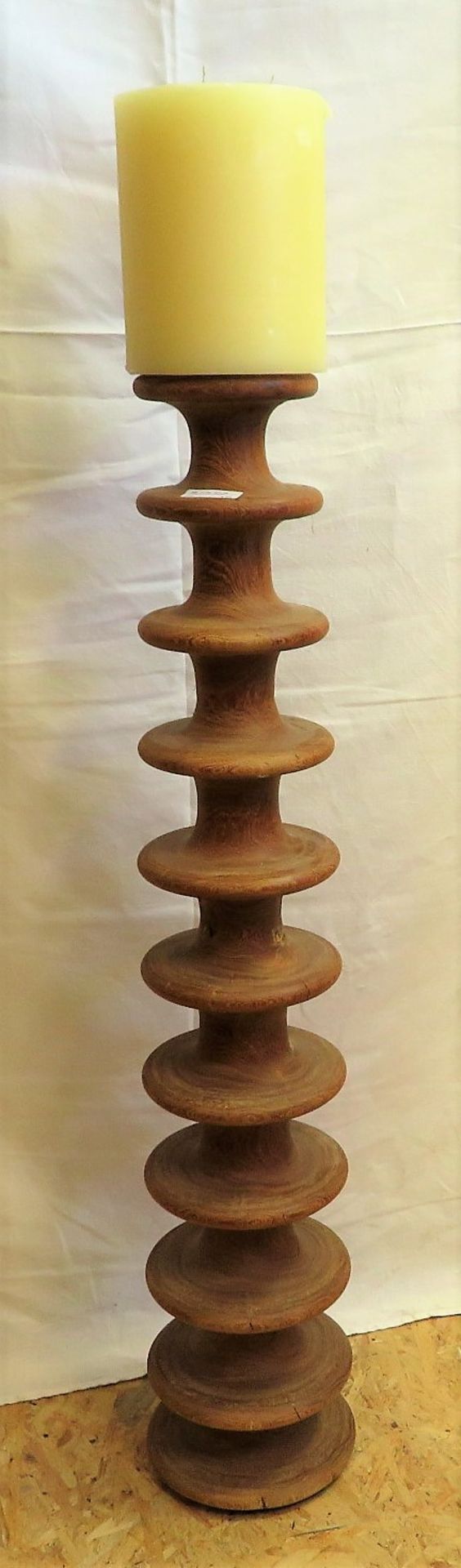 Designer Kerzenleuchter, Holz geschnitzt, längliche, 10-fach gebauchte Form, sich nach oben leicht - Image 2 of 2