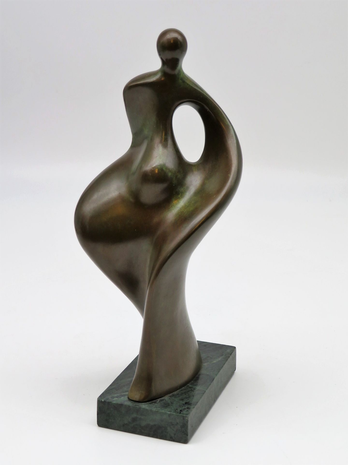 Soriano, Catherina, "Toute en souplesse", Bronze patiniert, 2007, monogr., Aufl. 1/8, Marmorsockel,