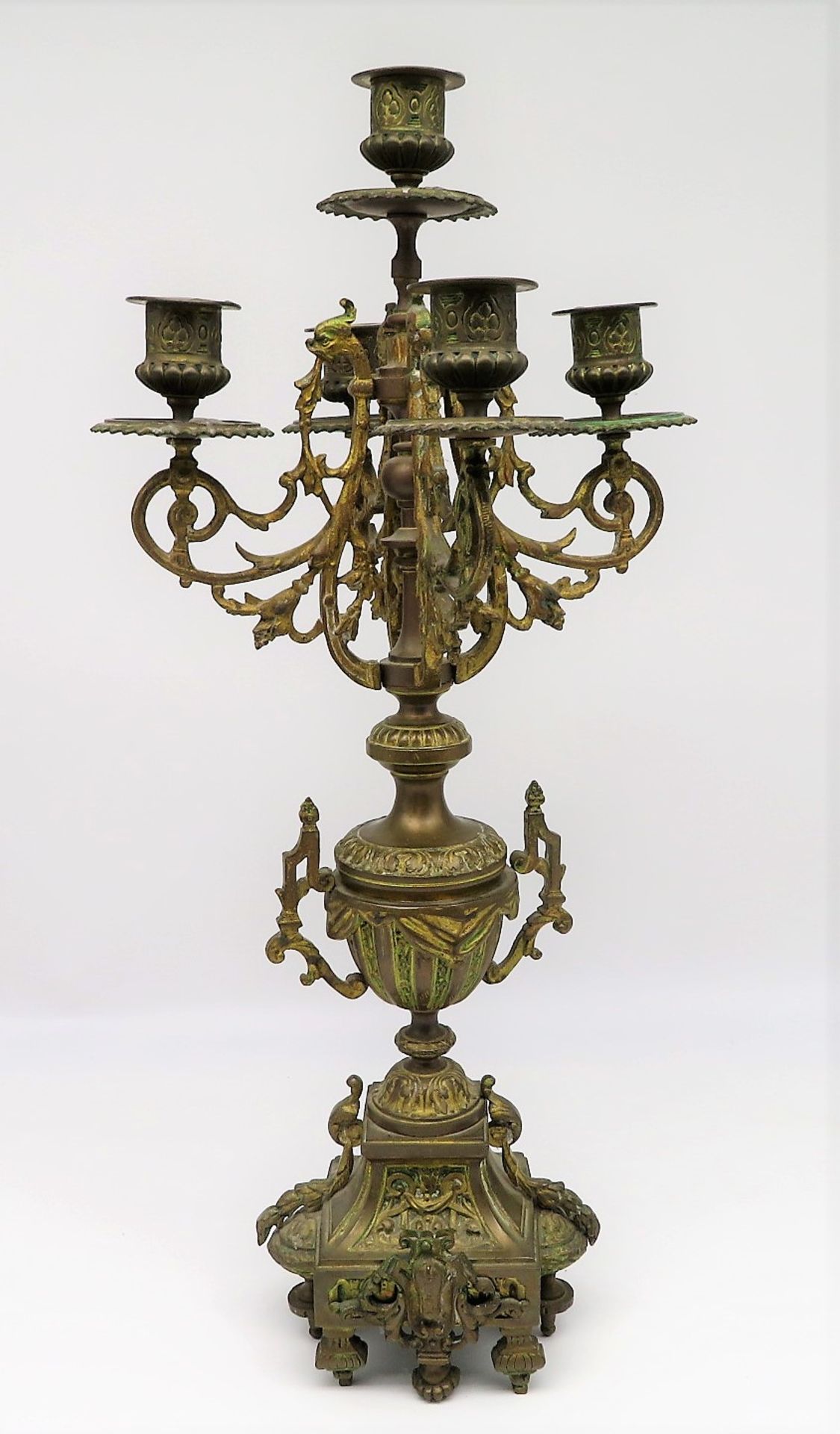 Kerzenleuchter, um 1900, Messing, 5-flammig, h 49 cm, d 23 cm.