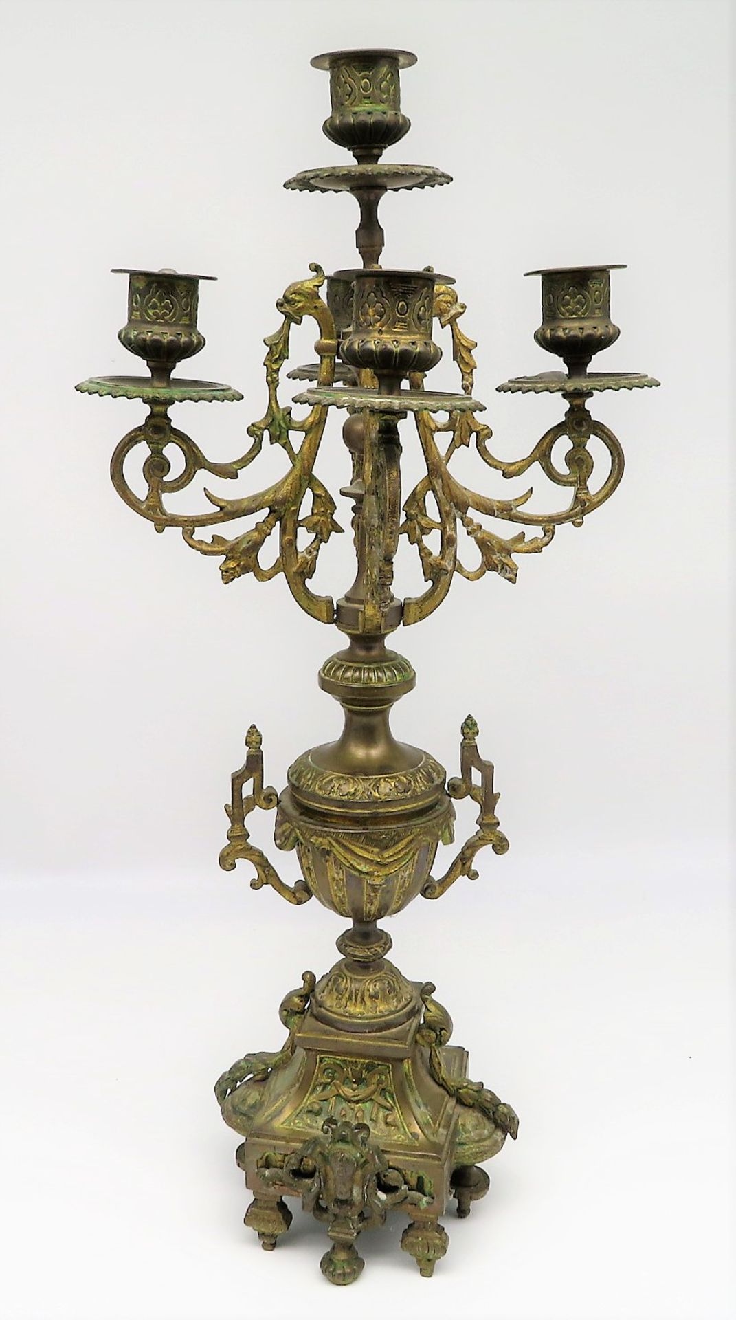 Kerzenleuchter, um 1900, Messing, 5-flammig, h 49 cm, d 23 cm. - Image 2 of 2