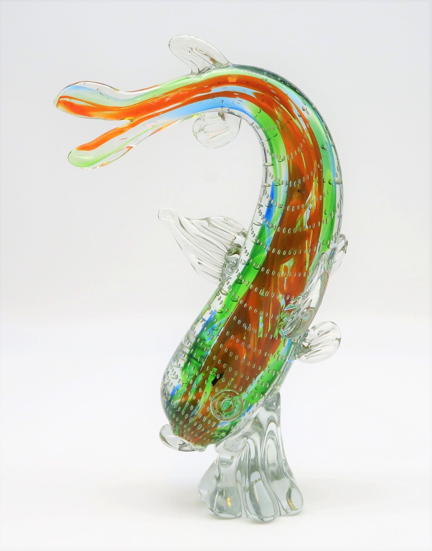 Glasskulptur, Fisch, Italien, Murano, farbig eingeschmolzenes Glas mit Luftblasen, h 28,5 cm, d 16,