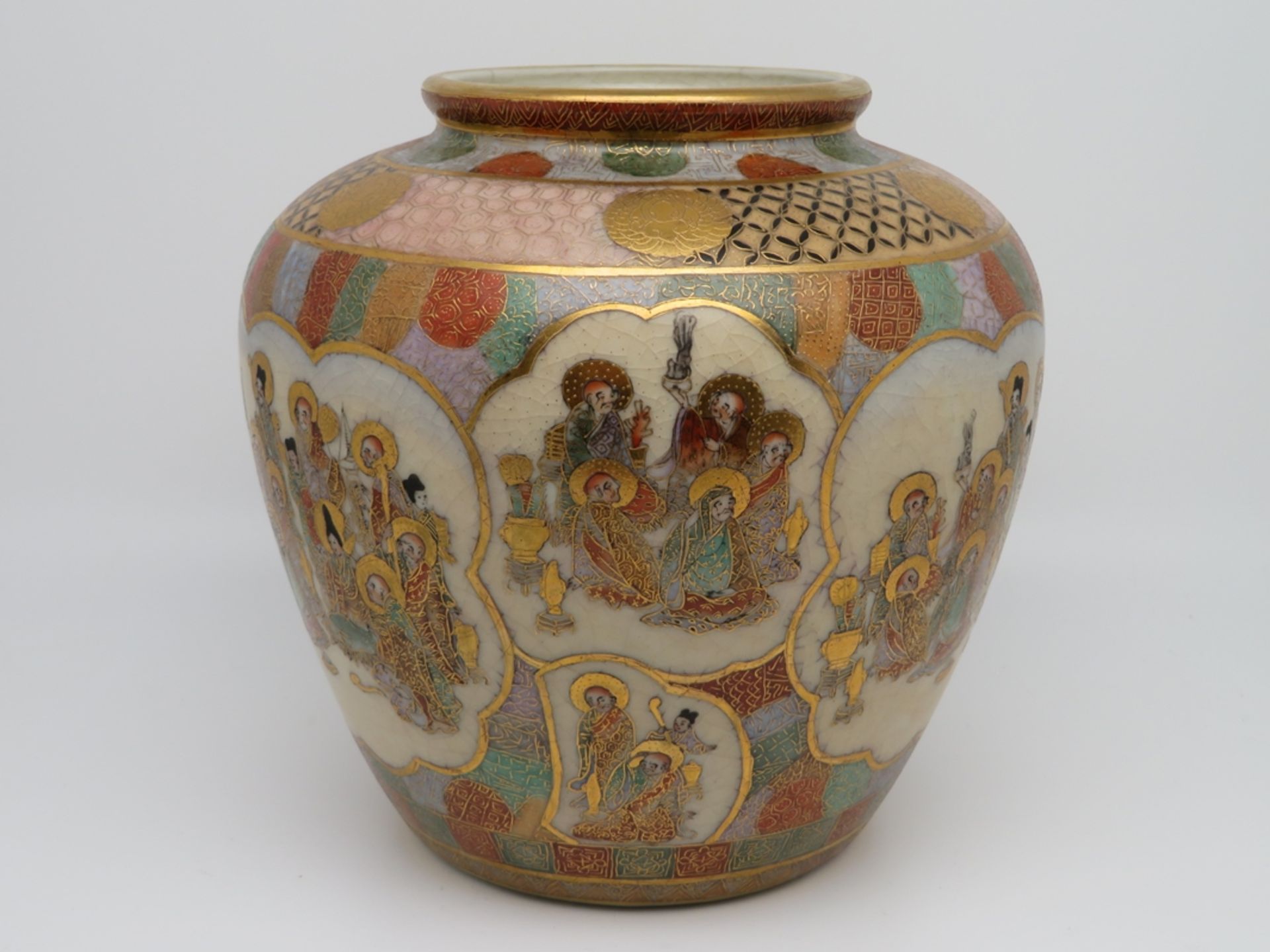 Vase, Japan, Satzuma, 1. Hälfte 20. Jahrhundert, Weißporzellan mit polychromer Bemalung, Bodenmarke - Bild 2 aus 3