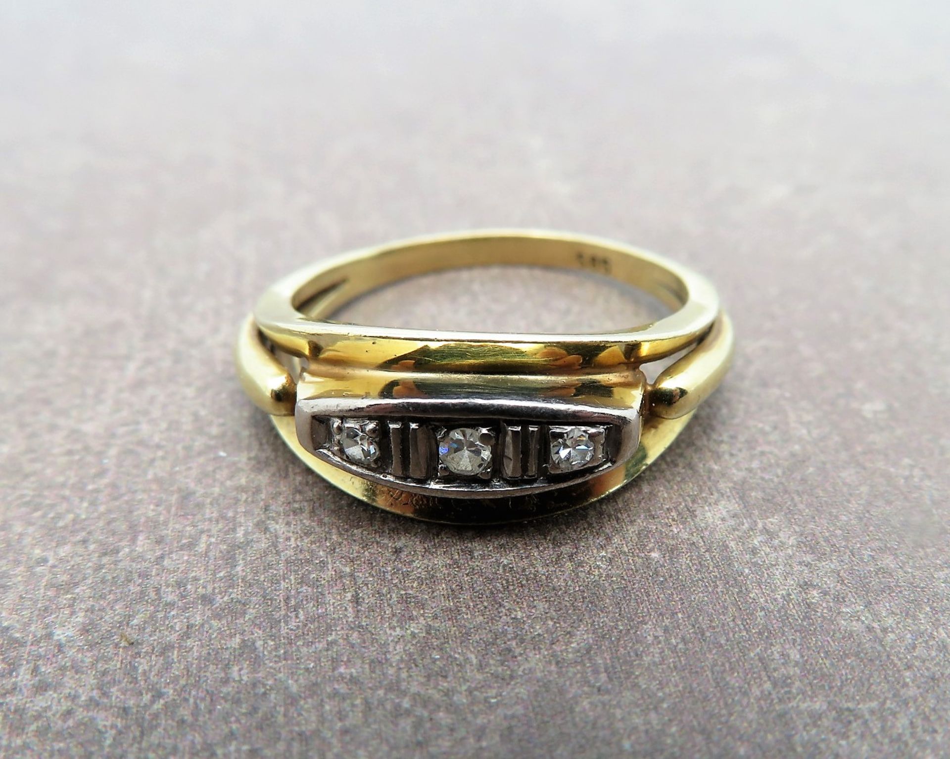 Damenring mit 3 Diamanten, 1930/40er Jahre, zus.ca. 0,10 ct, Gelbgold 585/000, gepunzt, 4,4 g, Ring