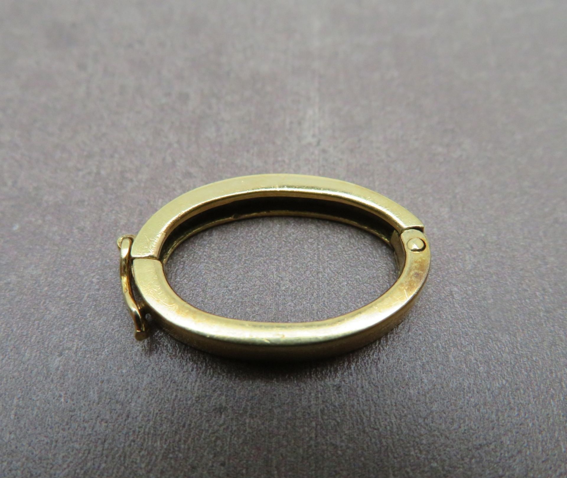 Ovaler Perlenketten-Clip, Gelbgold 750/000, gepunzt, 2,7 g, 1,4 x 2,2 cm.