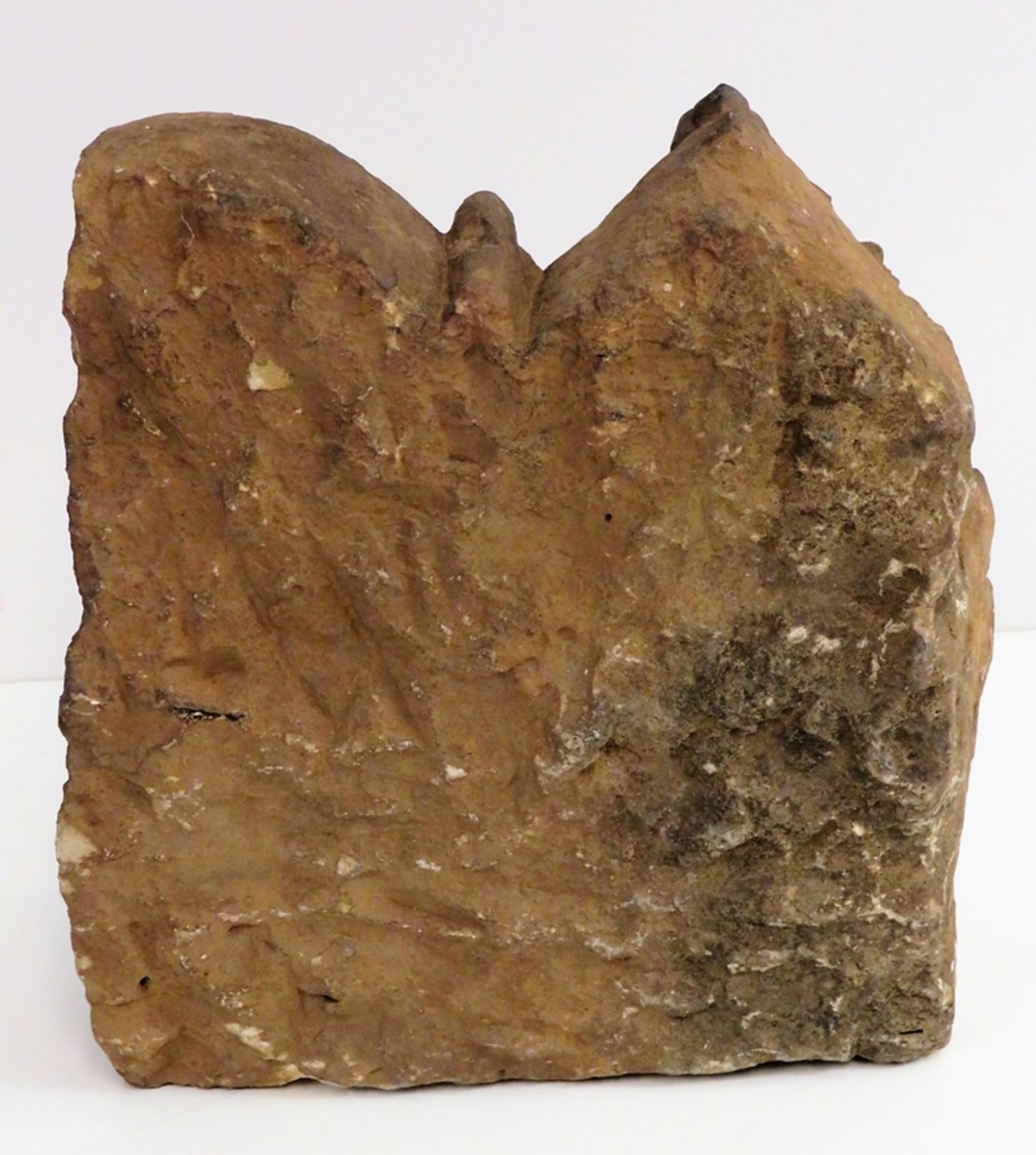 Fragment, Indien, antik, Stein behauen, 27 x 26 x 13 cm. - Bild 2 aus 2