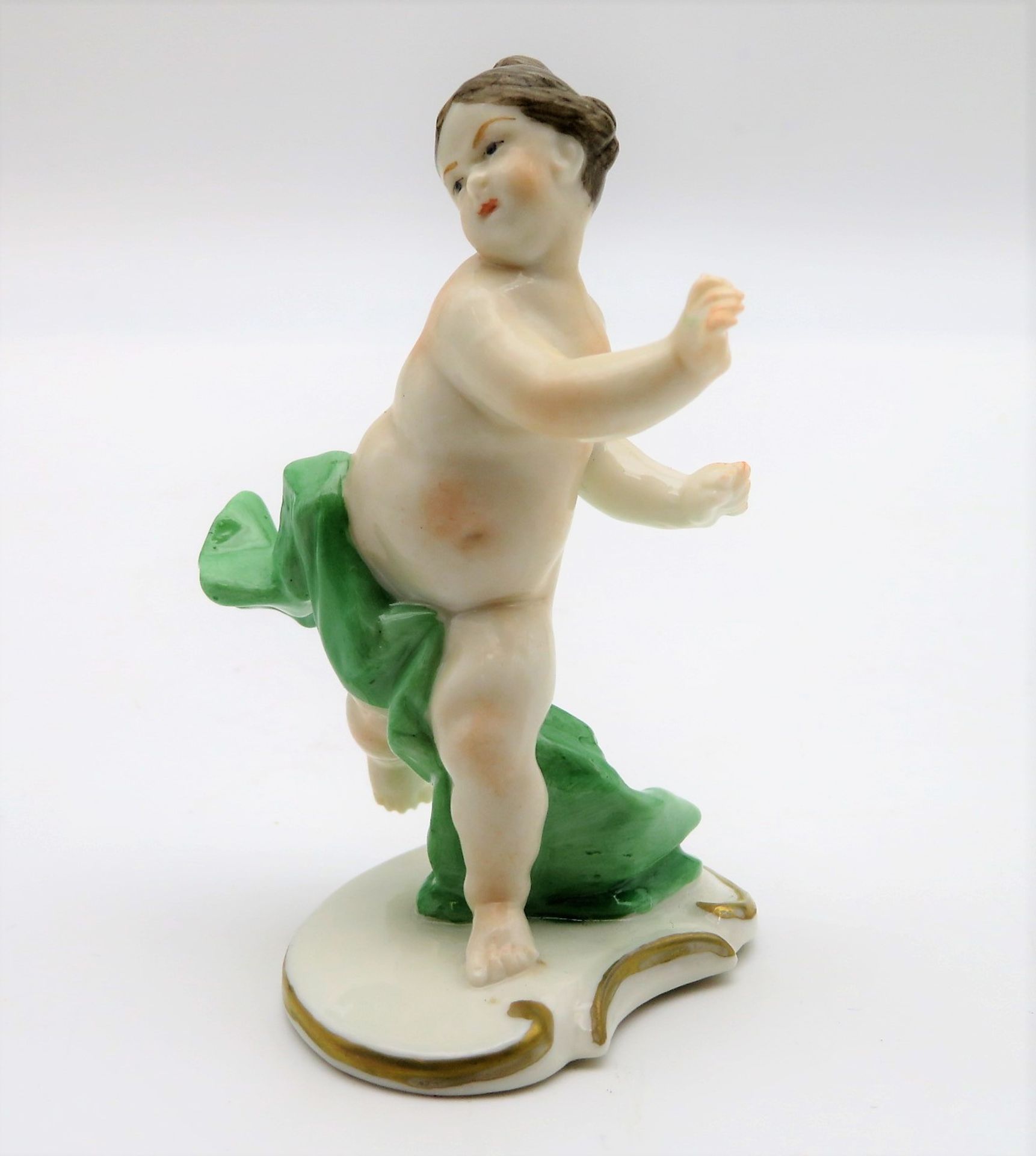 Porzellanfigur, Putto als Aeolus, Nymphenburg, 1. Hälfte 20. Jahrhundert, Entwurf von Franz Anton B