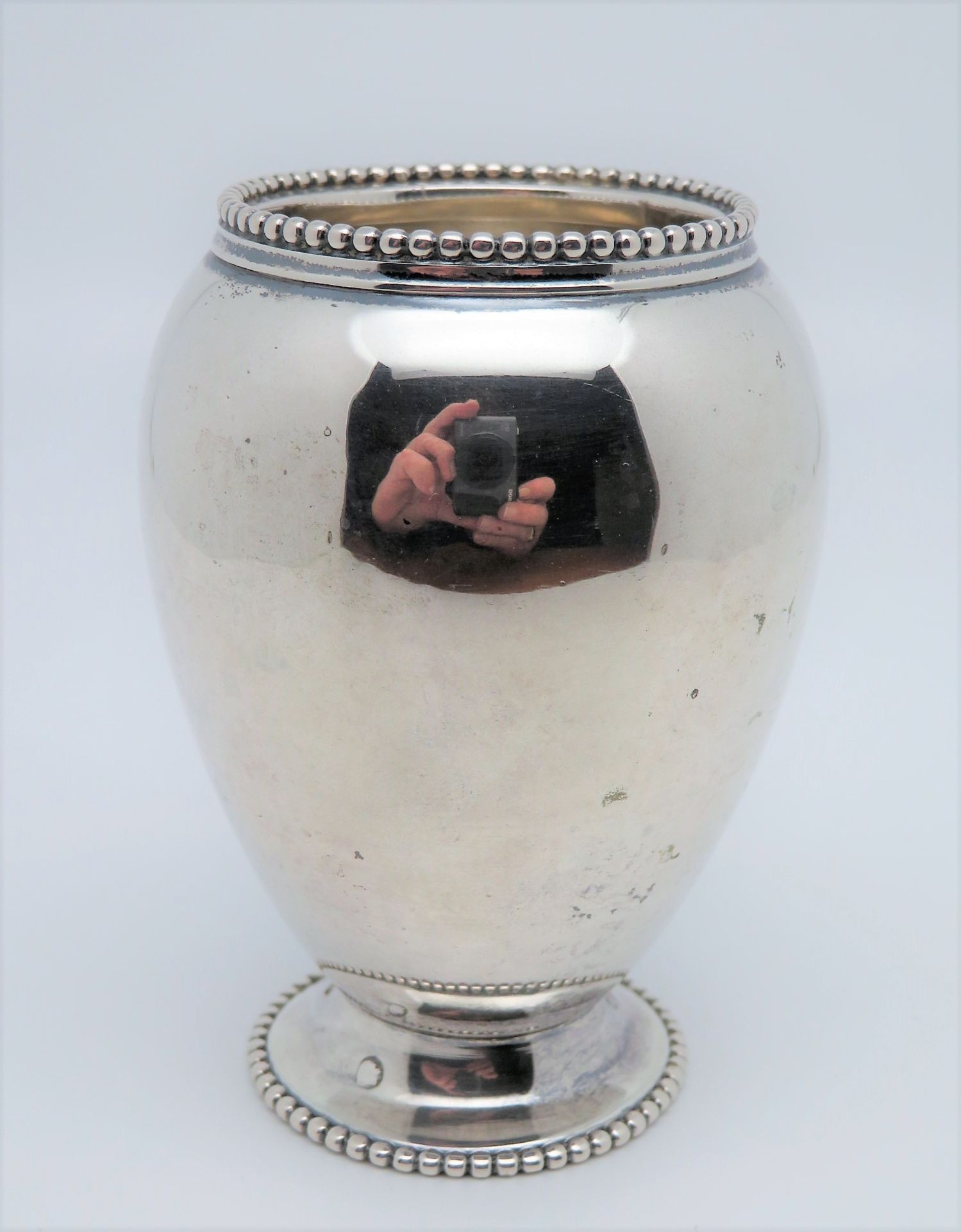 Kerzenleuchter und Löffelvase, Silber 835 und 925/000, gefüllt, 236 g, h 8/8 cm, d 8,5/5,5 cm. - Bild 2 aus 2