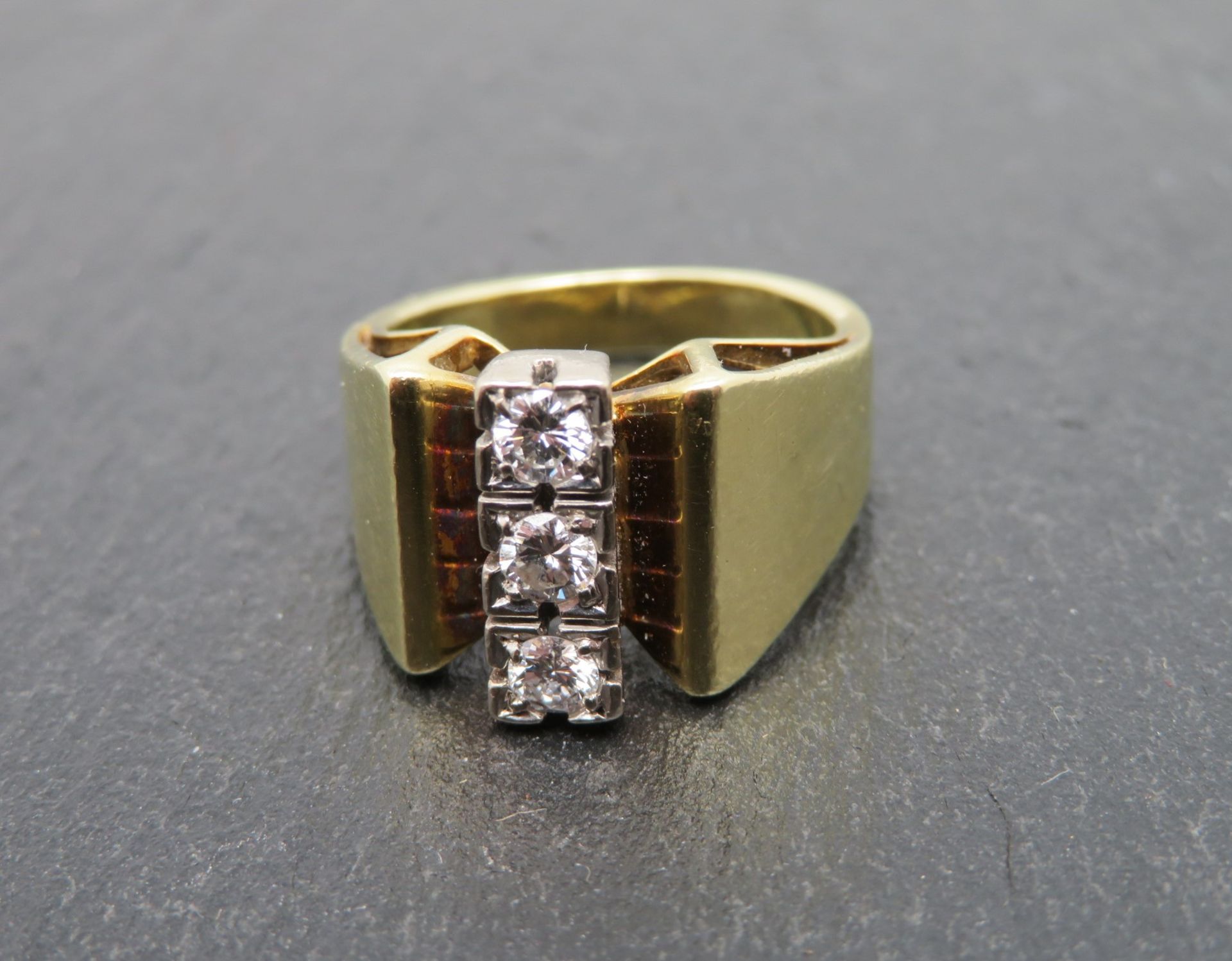 Damenring, 3 Brillanten, zus.ca. 0,30 ct, TW VVSI, Gelb- und Weißgold 585/000, gepunzt, 9,26 g, Rin