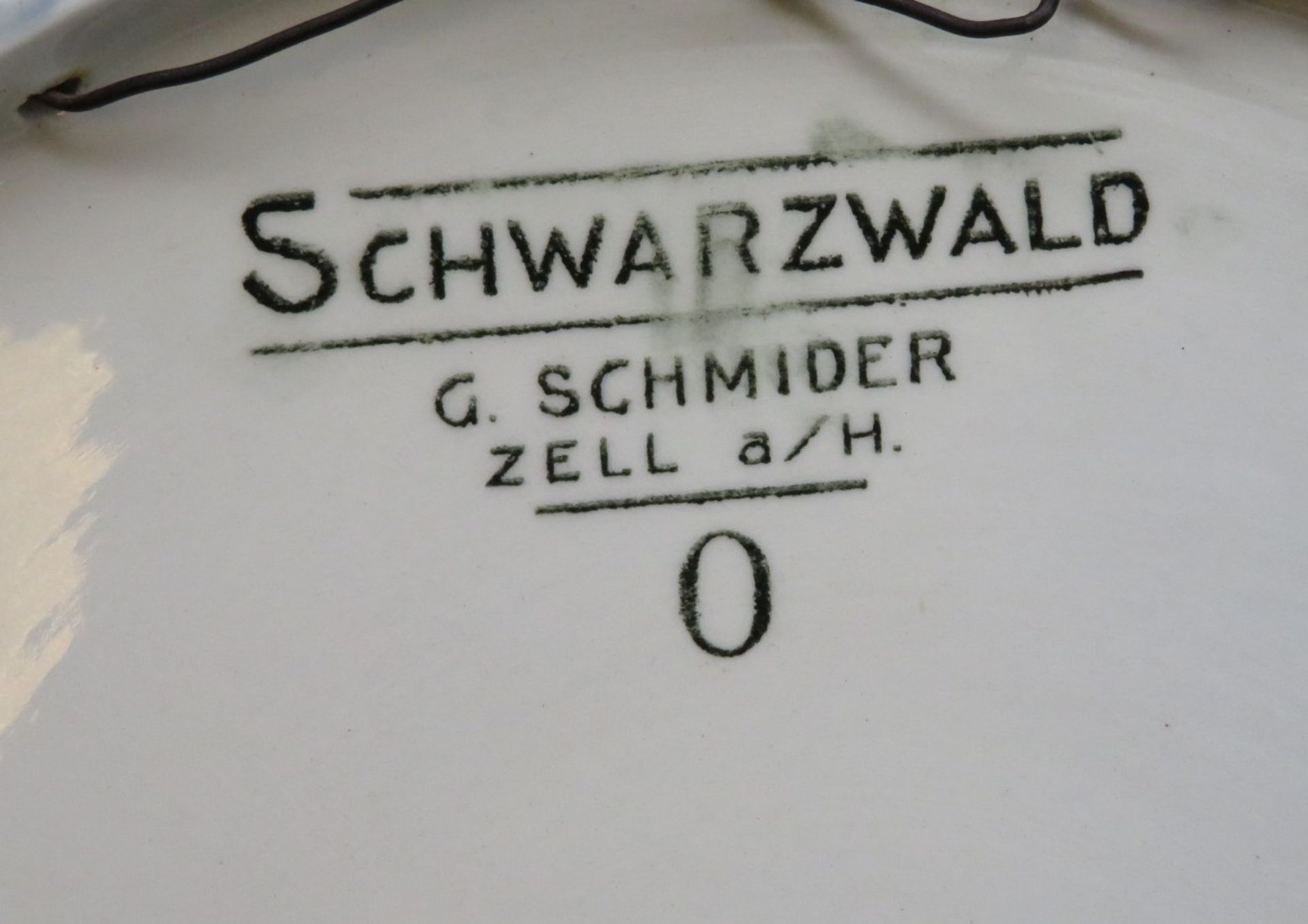 2 Teller, G. Schmieder Zell am Hammersbach, Fayence mit Ansichten von Schwarzwaldhäusern, gem., h 3 - Bild 3 aus 3