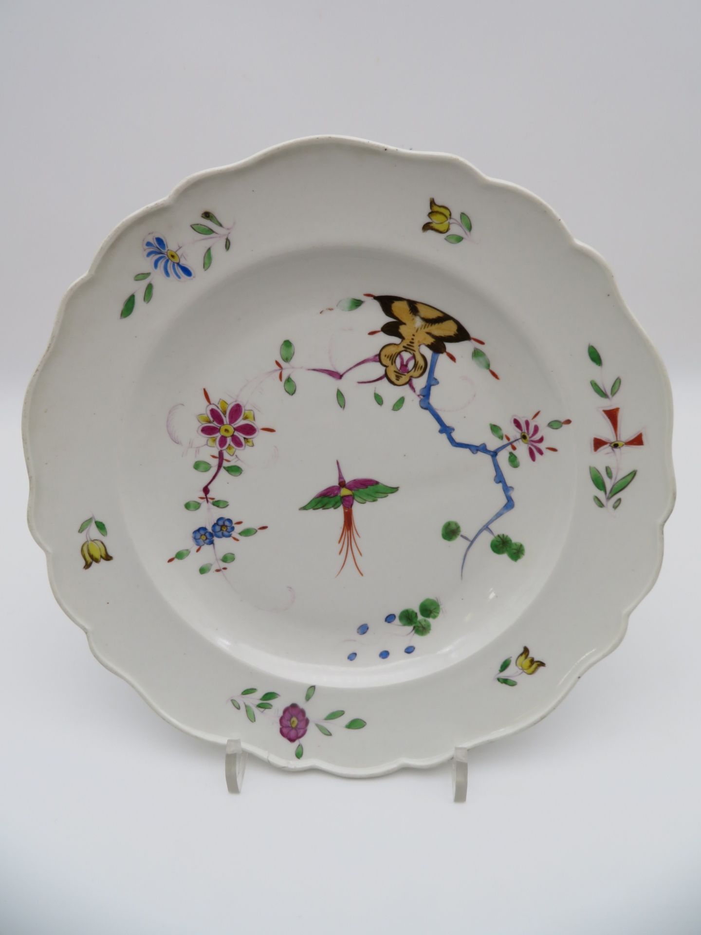 Teller, Meissen, Marcolini-Zeit, 1774 - 1815, Weißporzellan mit Kakiemon-Dekor, polychrome Malerei