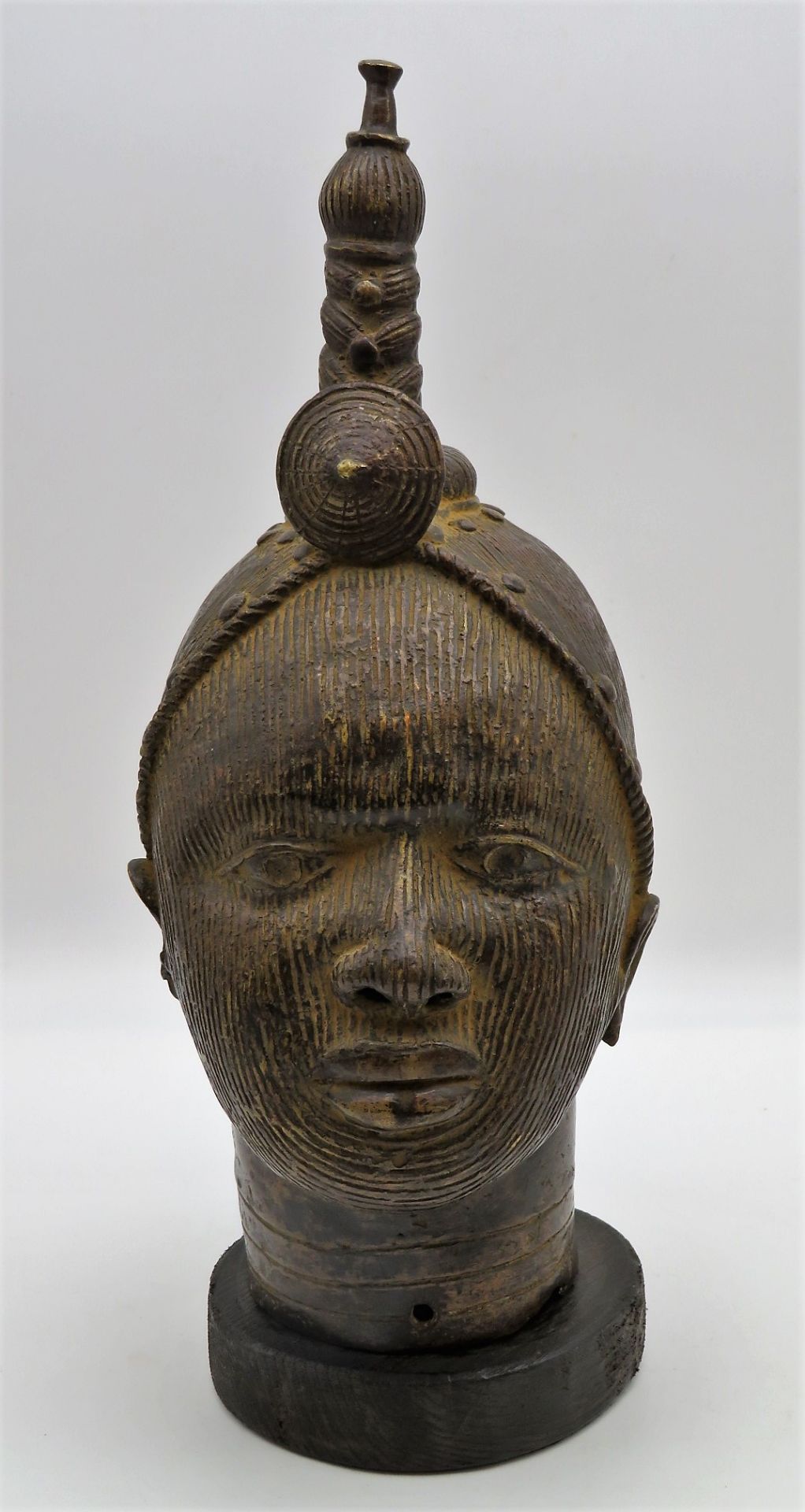 Kopf der Königsmutter Ife, Afrika, Nigeria, Benin, Bronze, 34 x 15 x 18 cm.