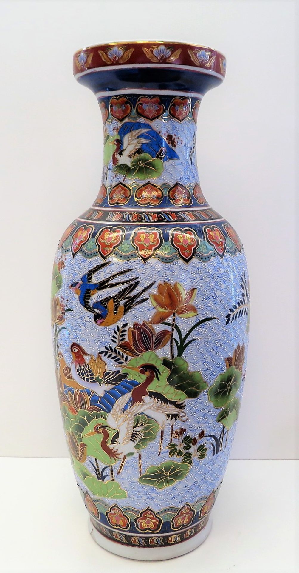 Vase, China, Ming-Dynastie-Stil, Weißporzellan mit polychromer Handbemalung, Bodenmarke, 20. Jahrhu